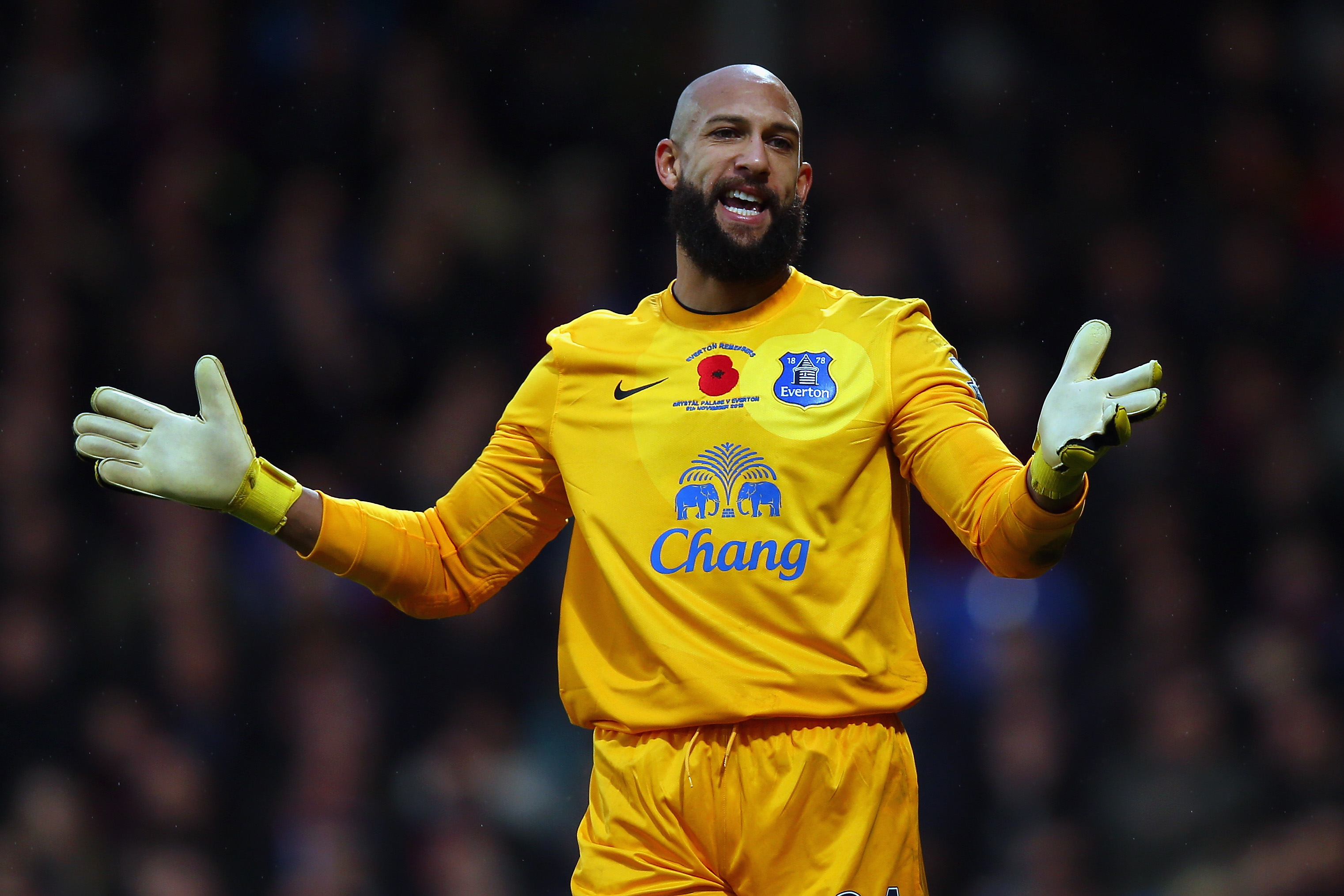 Tim Howard of Everton instructs his team during the Barclays Premier League match between Crystal Palace and Everton at Selhurst Park on November 9, 2013 in London, England. (Bryn Lennon—Getty Images)