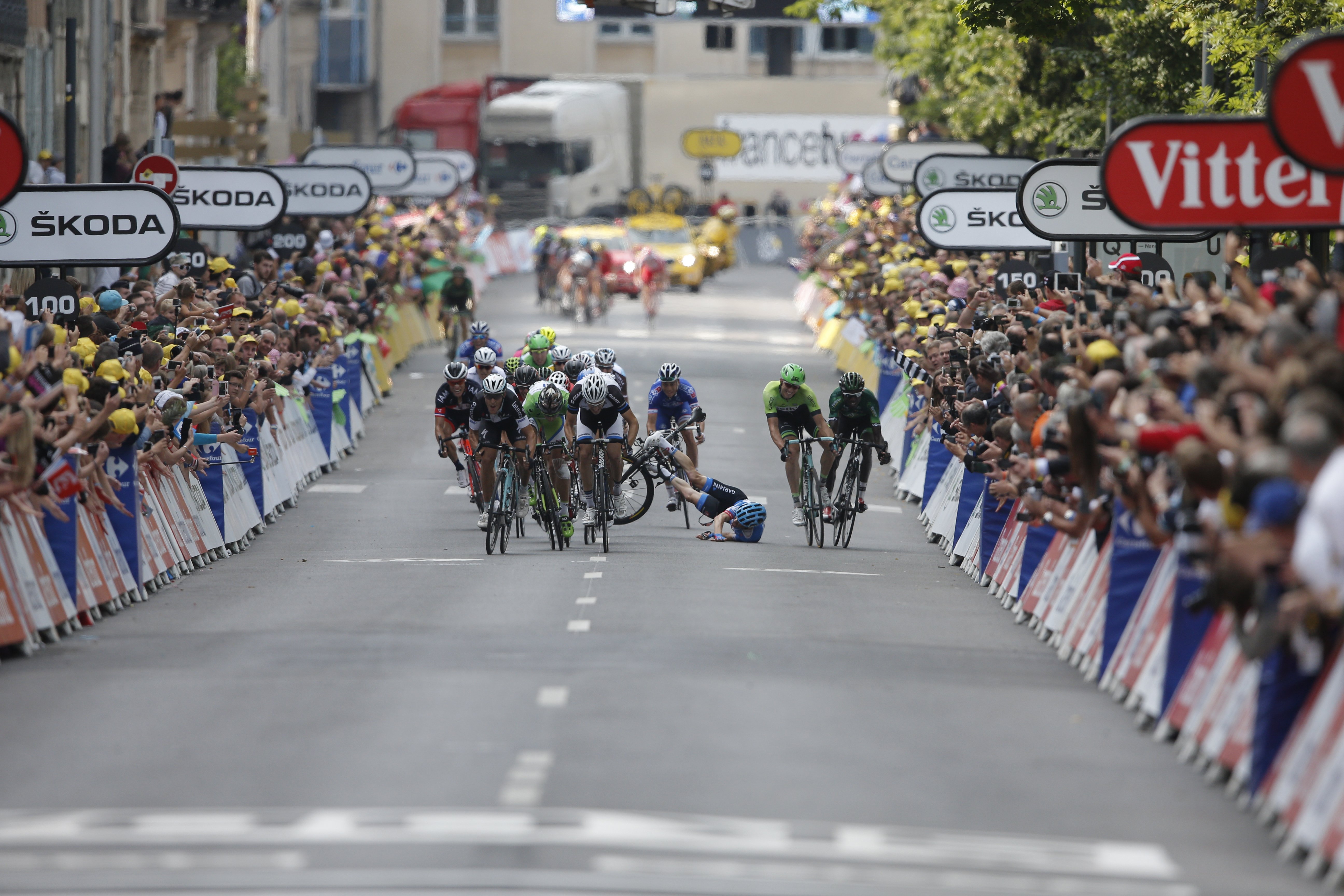 Tour France: Determination, Dirt and Damage Time