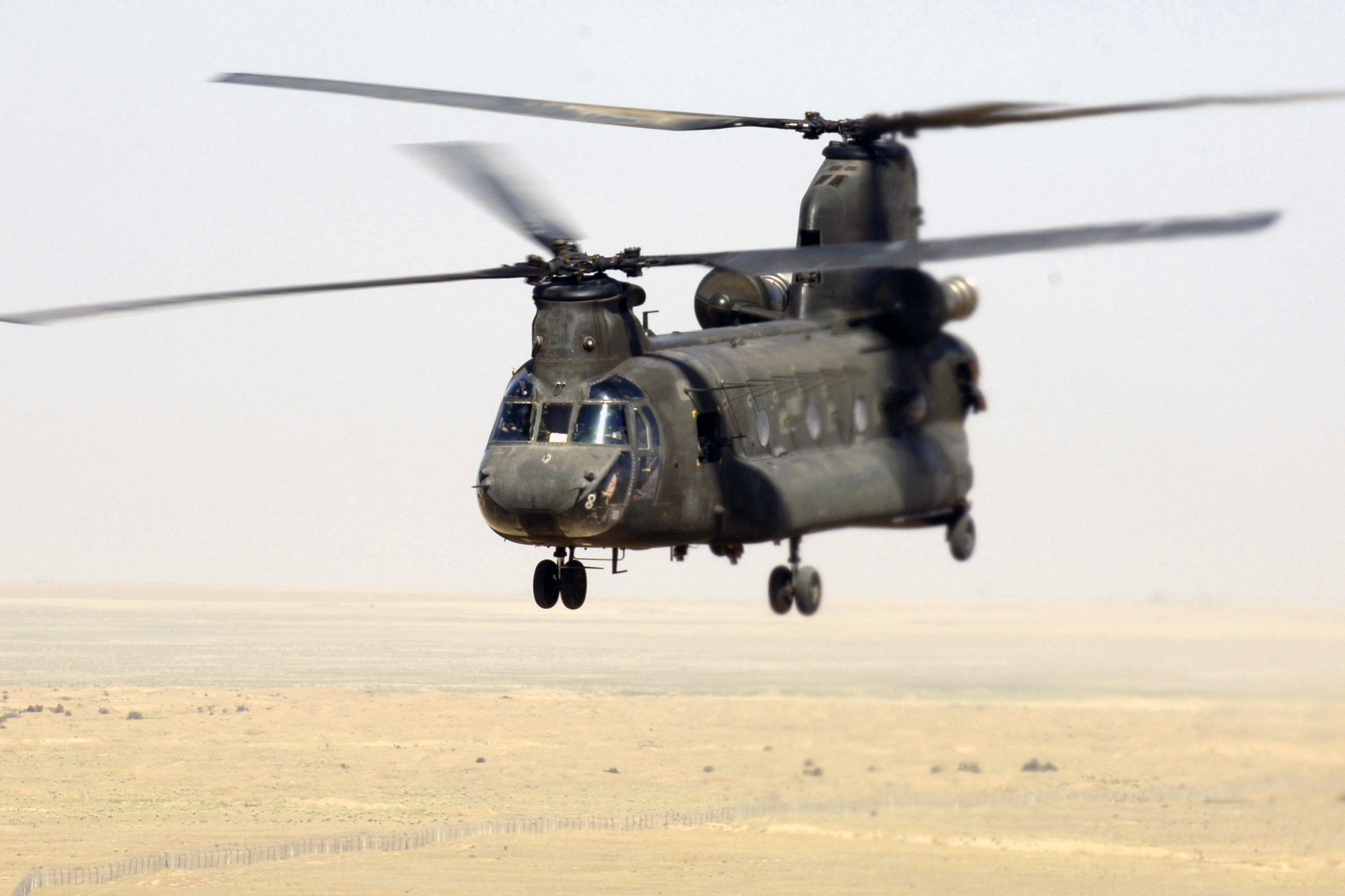CH-47 Chinook helicopters, like this one over Iraq, could be used to airlift stranded Iraqi refugees to safety. (Getty Images)
