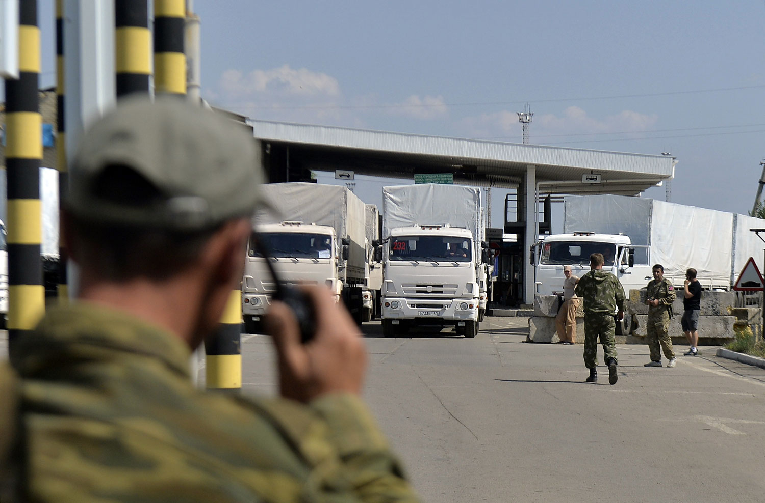 A Russian convoy crosses the Russian-Ukrainian border at the Izvarino checkpoint on Aug. 22, 2014 (Rogulin Dmitry—ITAR-TASS Photo/Corbis)