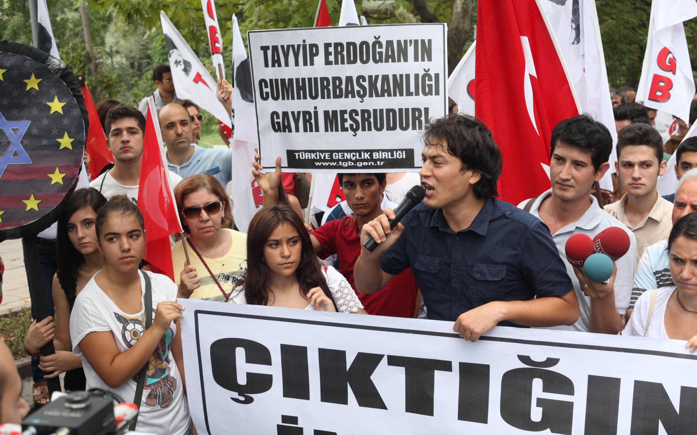 Turkish Youth Union (TGB) protested against Erdogan on