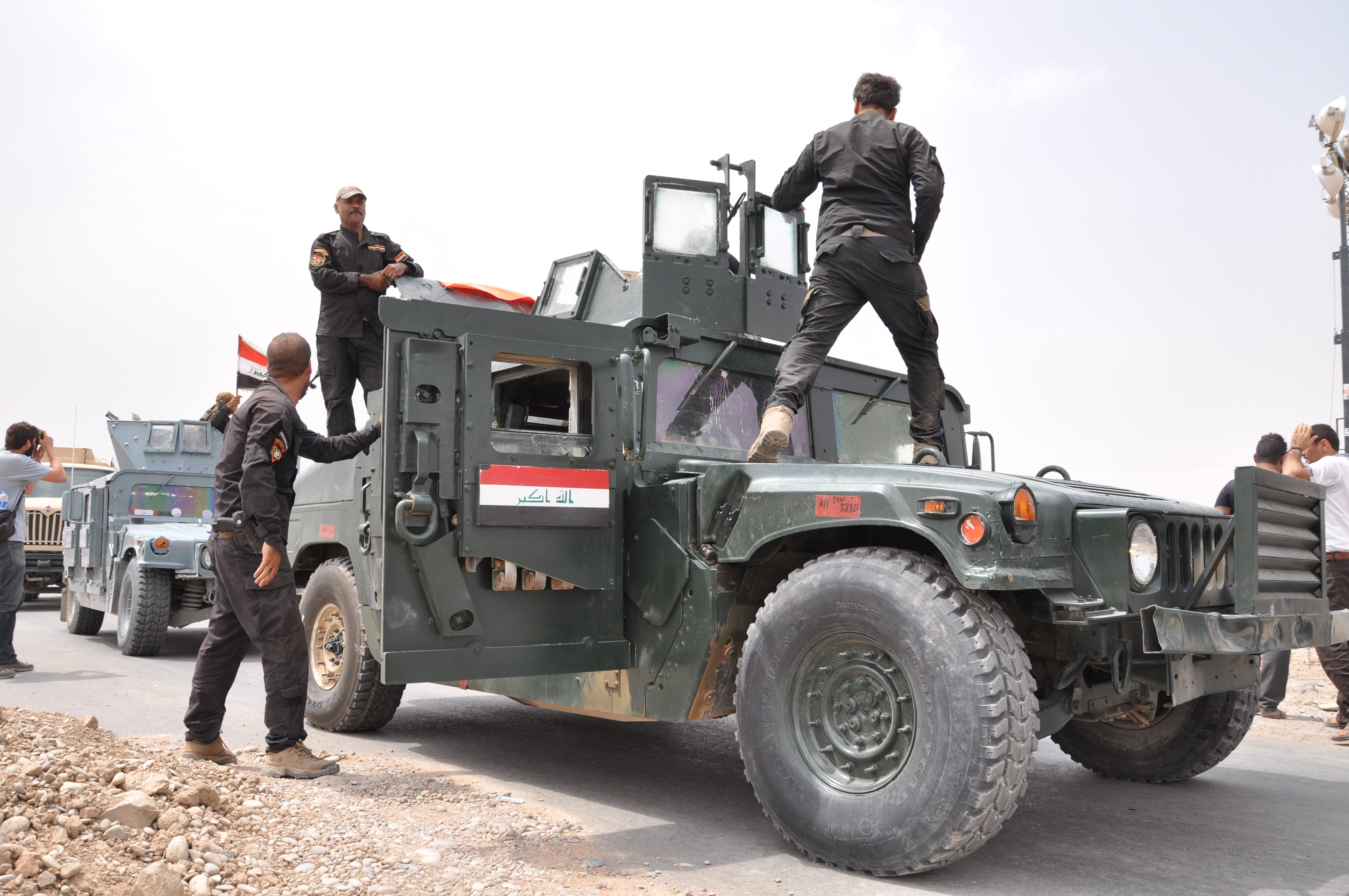 Iraqi army and Peshmerga forces take security precautions against possible ISIS-led attacks around the Mosul Dam on August 19, 2014 in Mosul, Iraq. (Anadolu Agency&mdash;Getty Images)