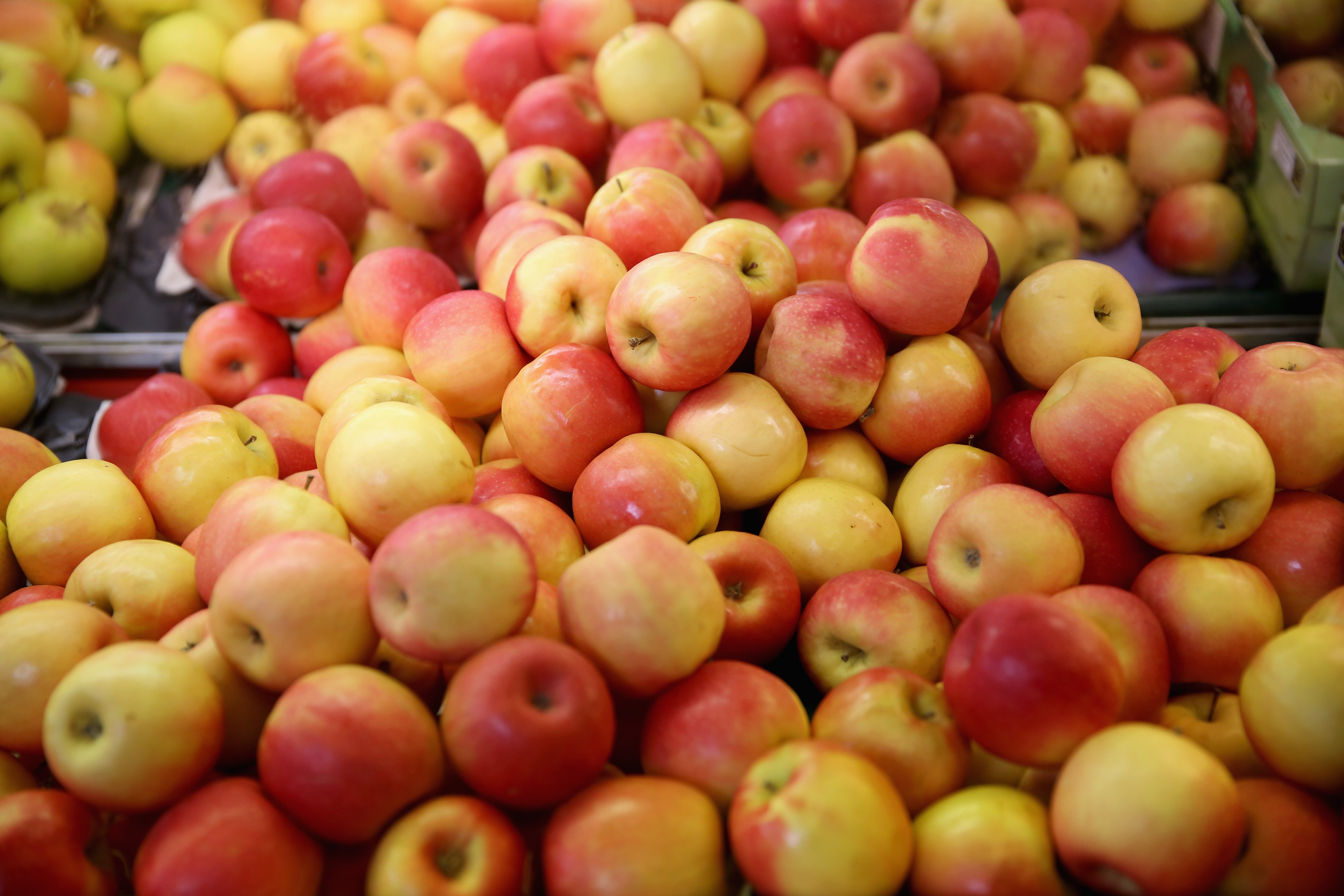 Apples are displayed for sale at a shop on April 1, 2014 in Northwich, United Kingdom. (Christopher Furlong—Getty Images)