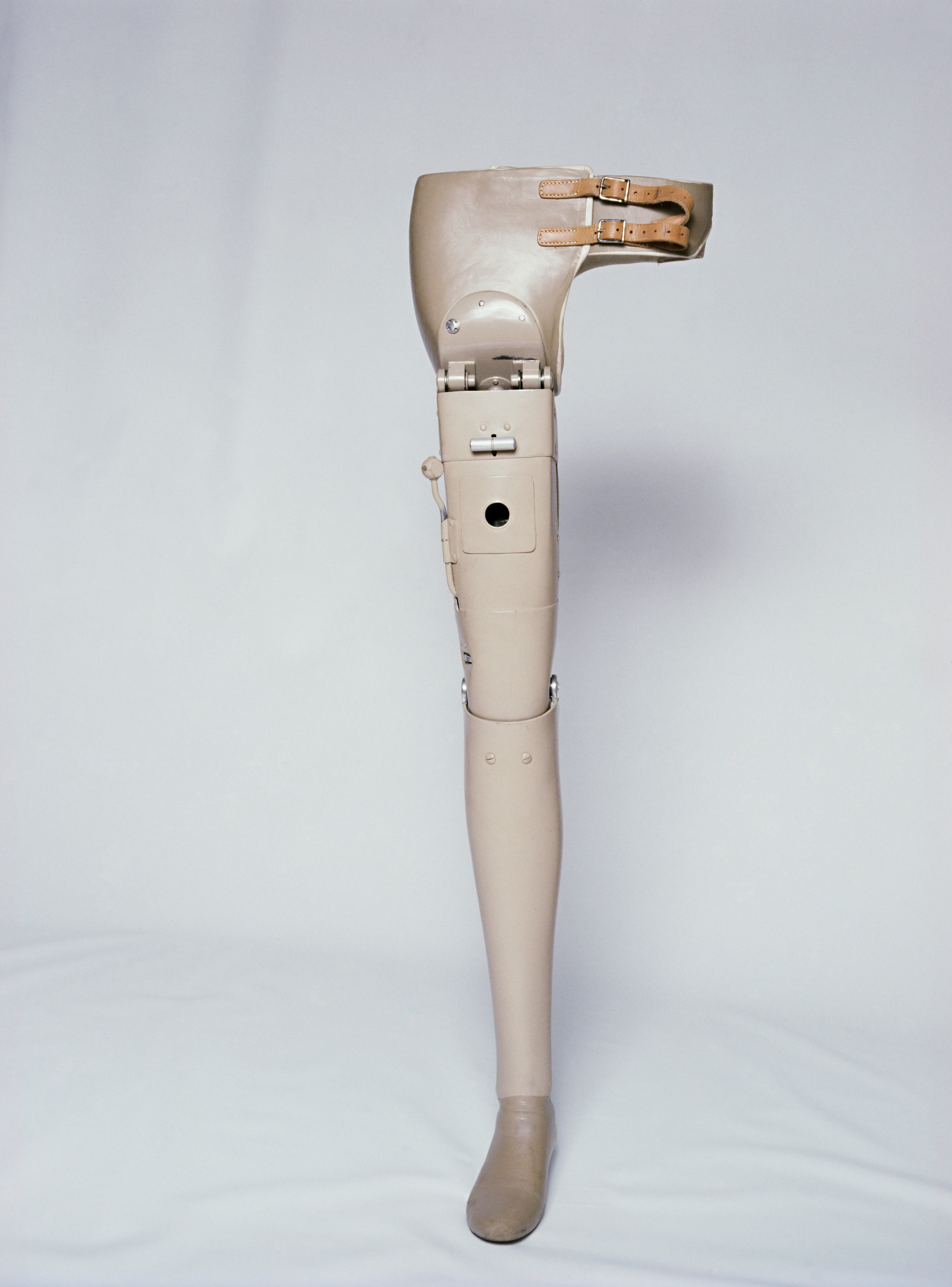 Hip and leg prosthesis (Getty Images)