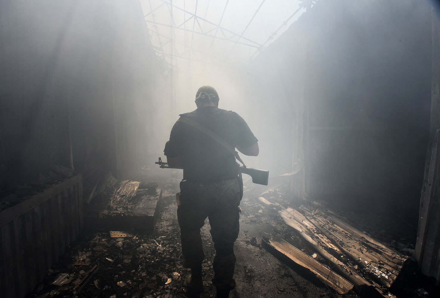 A pro-Russian rebel walks in a passage at a local market damaged by shelling in the town of Donetsk, eastern Ukraine, on Aug. 26, 2014 (Mstislav Chernov—AP)