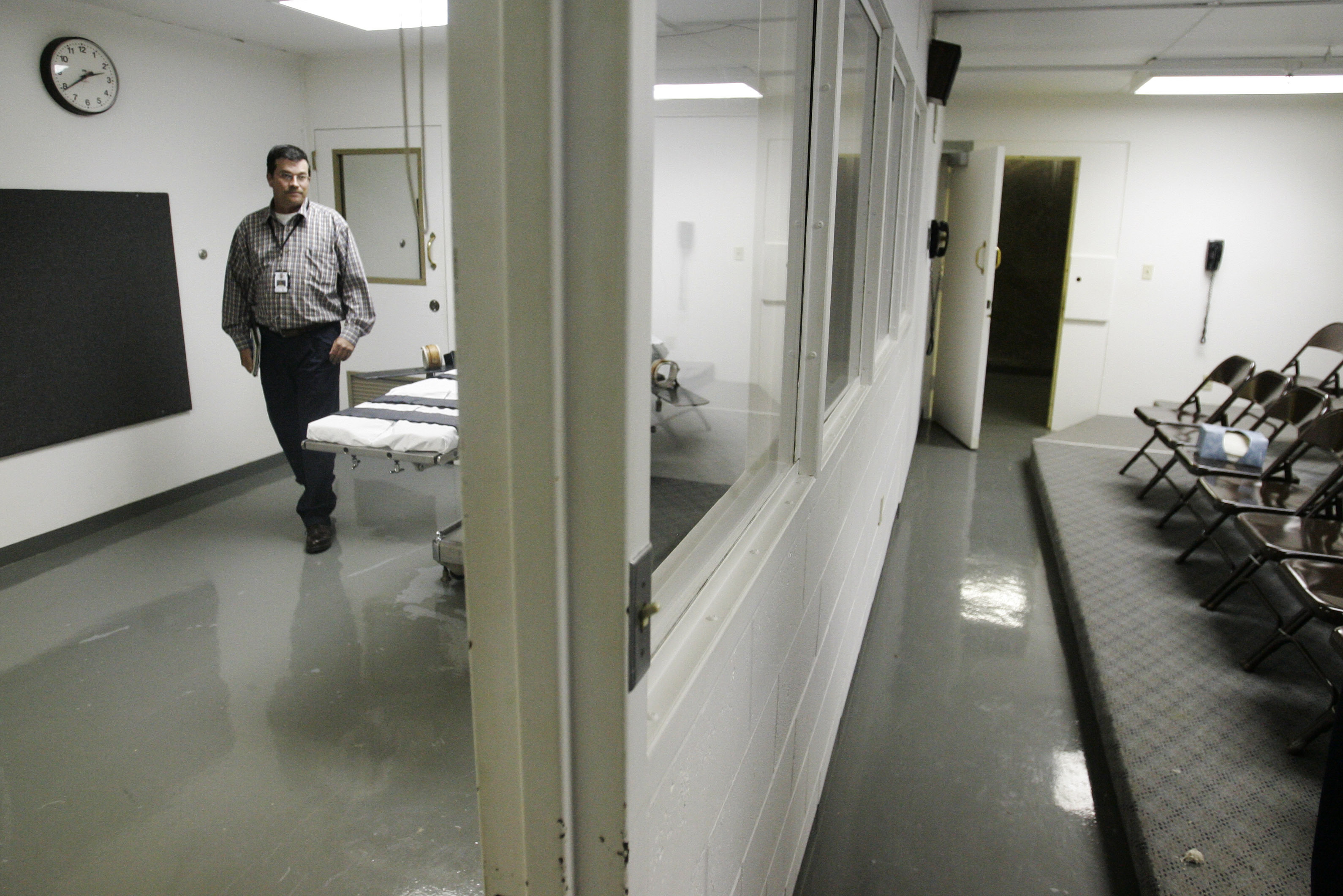 The execution chamber at the Oklahoma prison where Clayton Lockett was put to death in 2014 (AP)