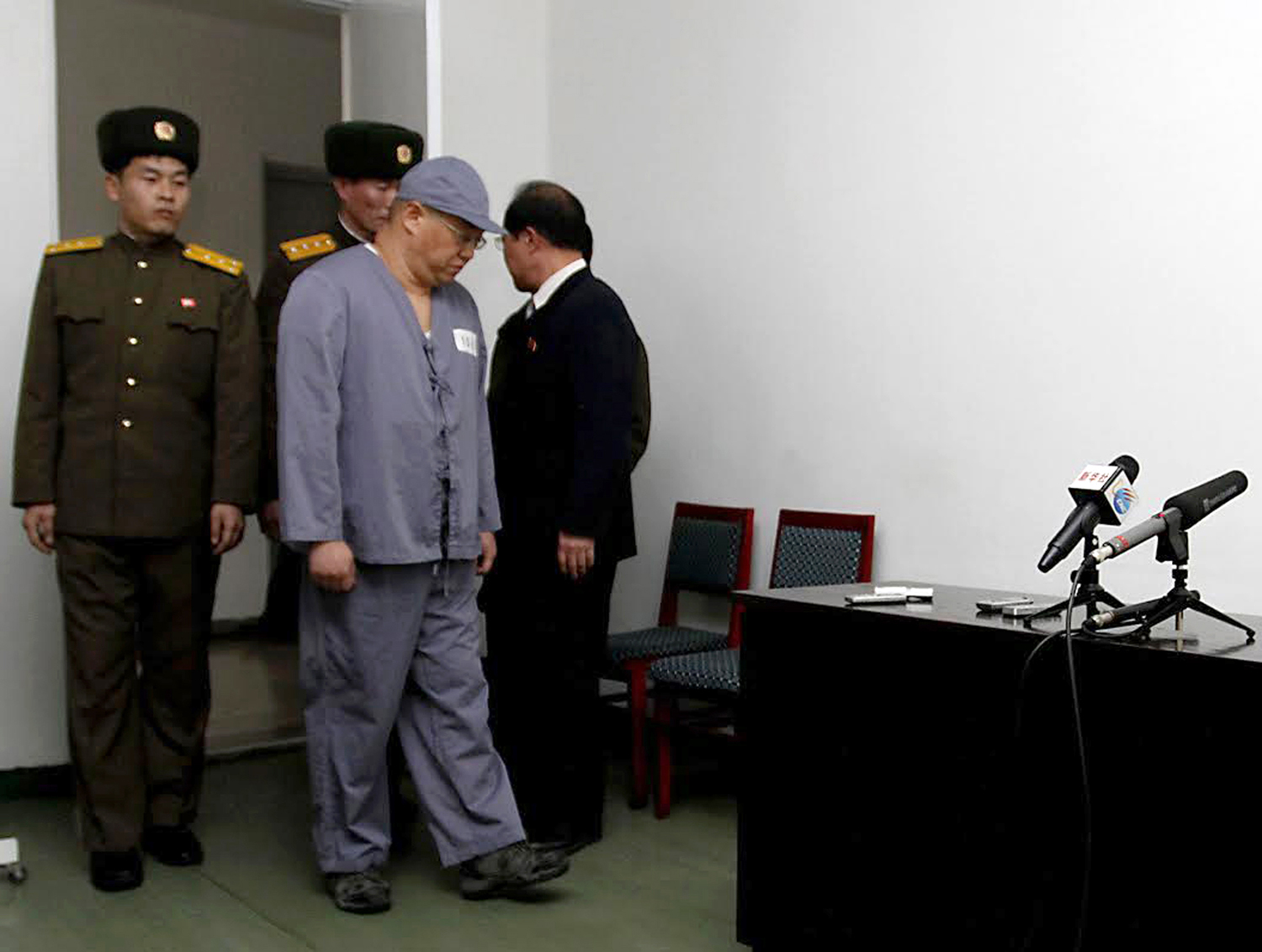 American missionary Kenneth Bae, second from right, arrives to speak to reporters at Pyongyang Friendship Hospital in Pyongyang on Jan. 20, 2014. (Kim Kwang Hyon — AP)