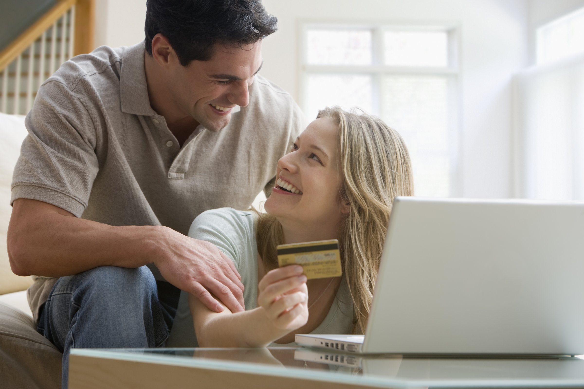 couple-talking-credit-card-laptop