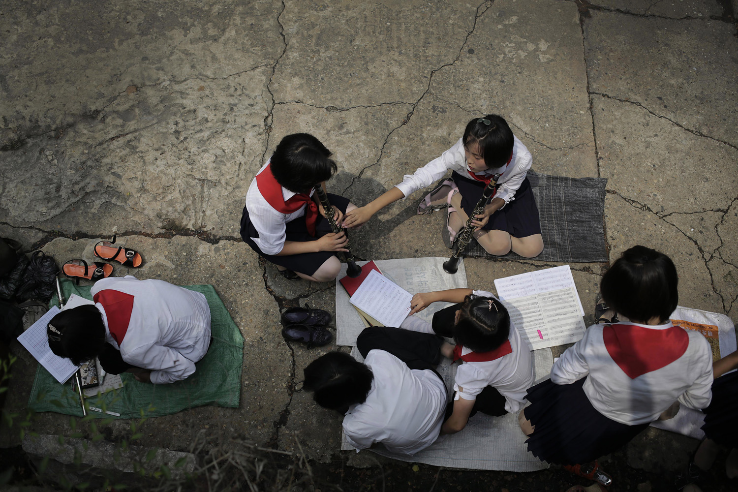 Students practice playing their musical instruments at the Moranbong (Moran Hill) in Pyongyang, Jul. 31, 2014.