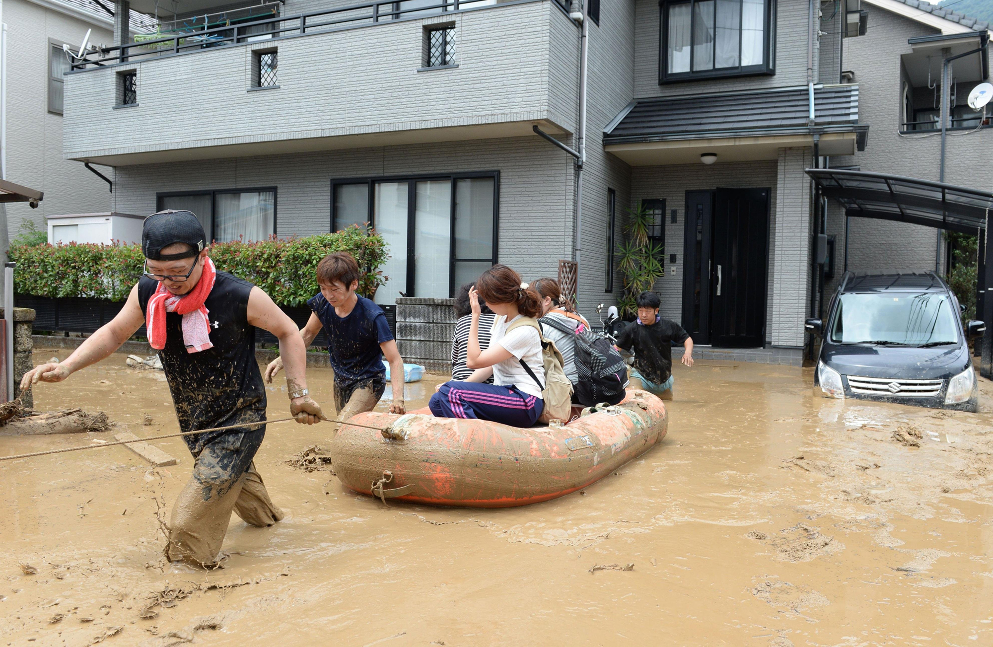 People evacuate by rubber boat in Asaminami Ward in Hiroshima, western Japan, on Aug. 20, 2014.