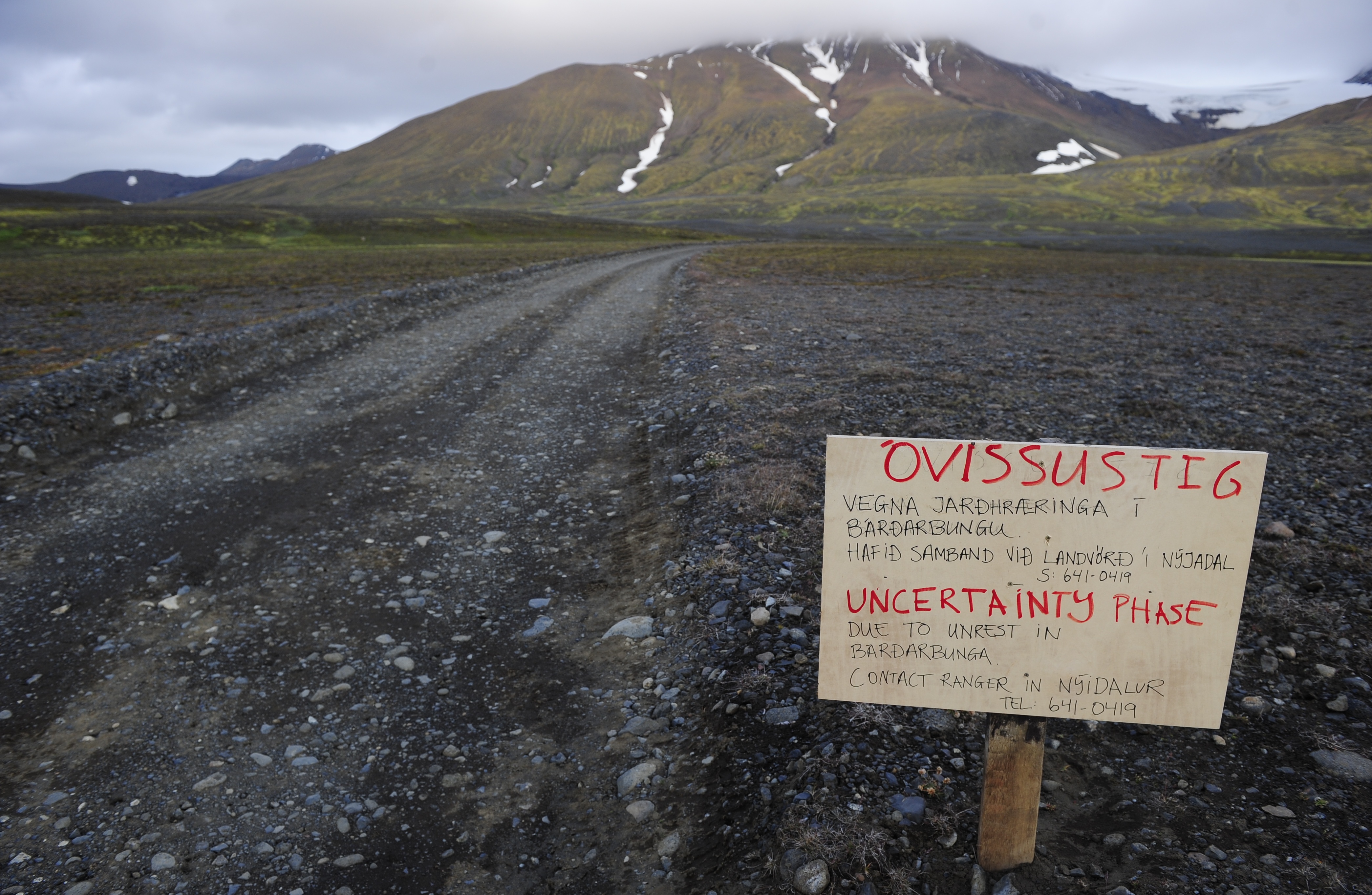 A warning sign blocks the road to Bardarbunga volcano in the north-west region of the Vatnajokull glacier, Iceland on Aug. 19, 2014. (Reuters)