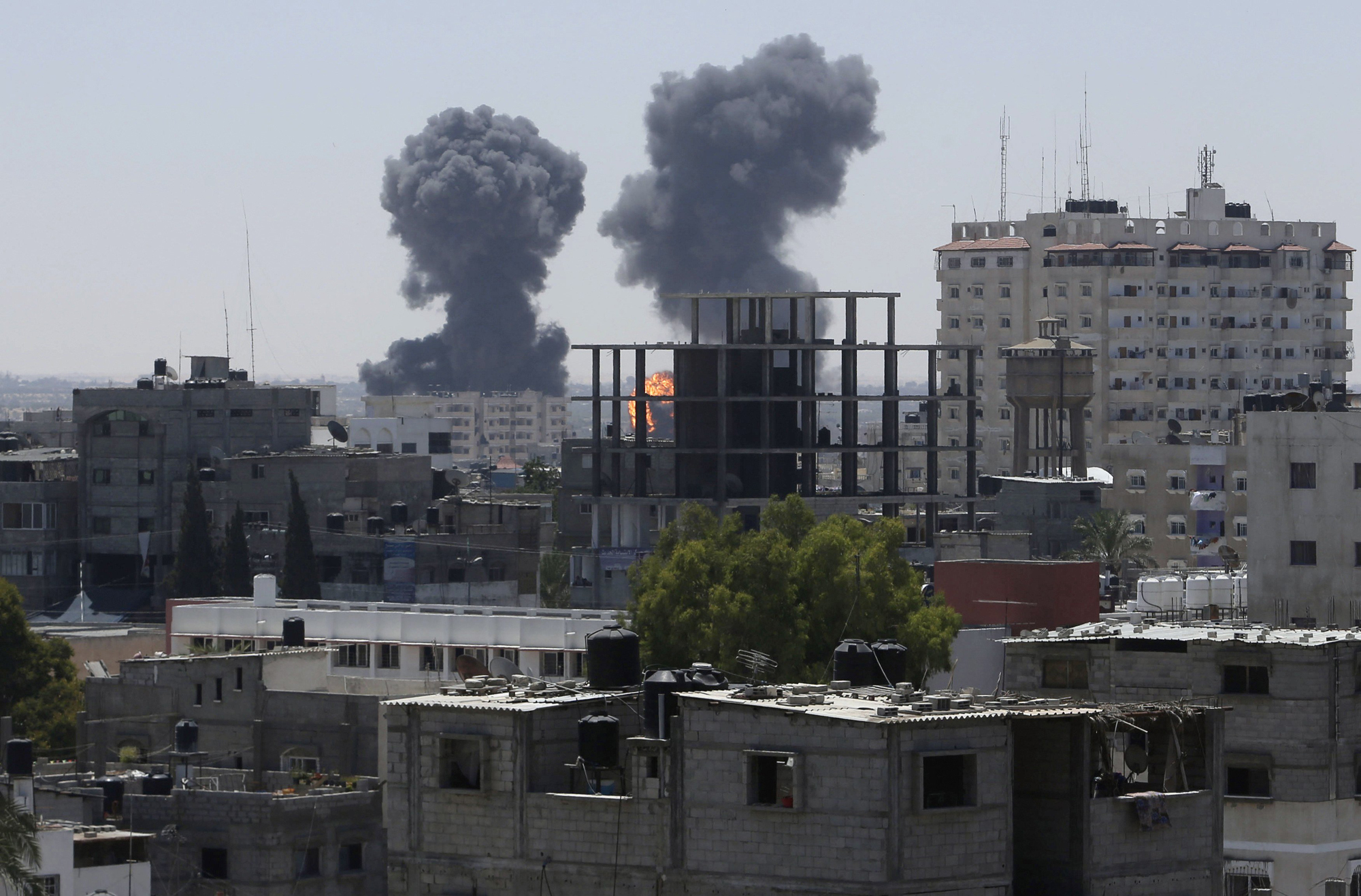 Smoke and flames are seen following what witnesses said were Israeli air strikes in Rafah in the southern Gaza Strip, August 1, 2014.