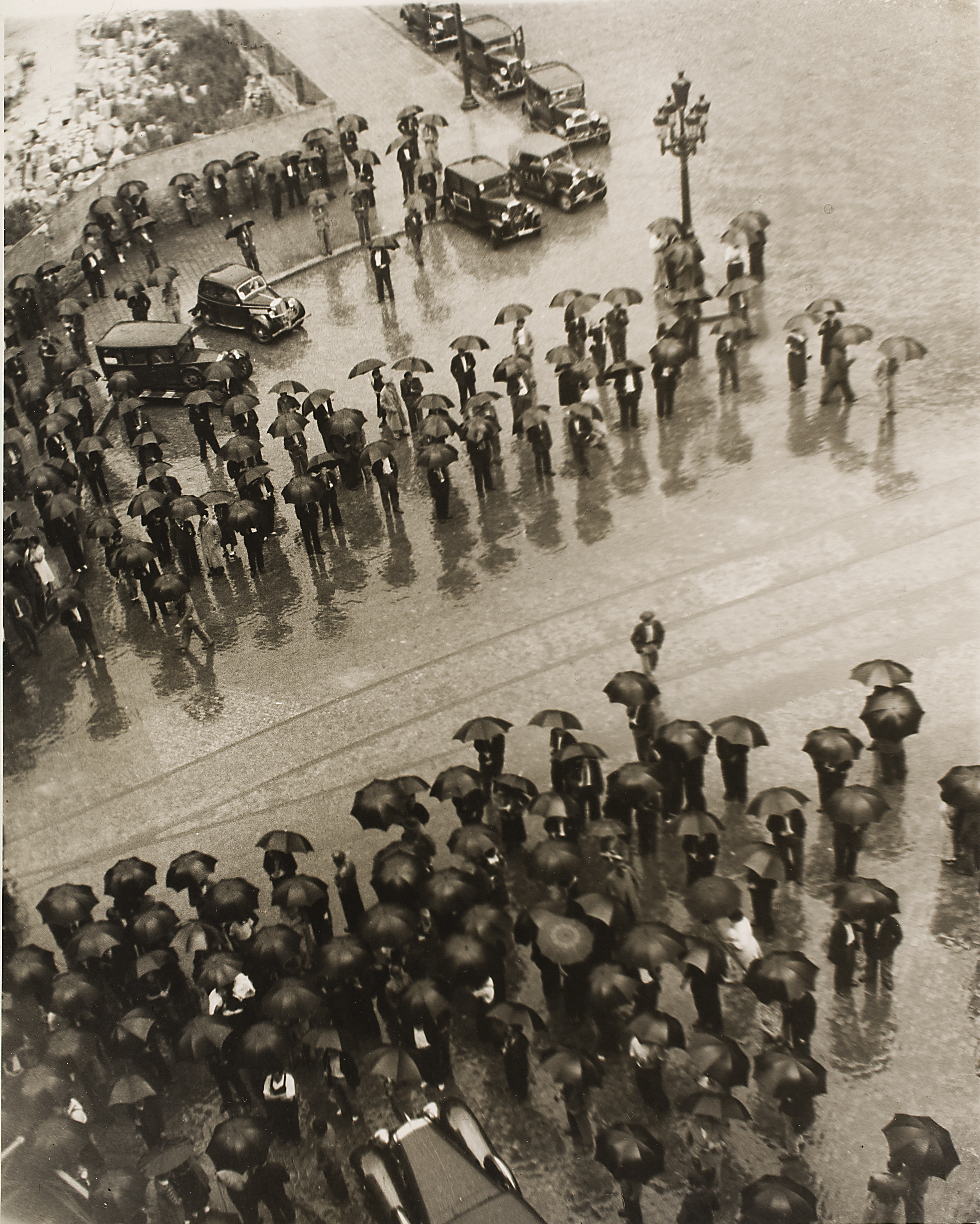 Los Paraguas, mitin de la CNT [Umbrellas, Meeting of the CNT], Spanish Civil War, Barcelona, 1937