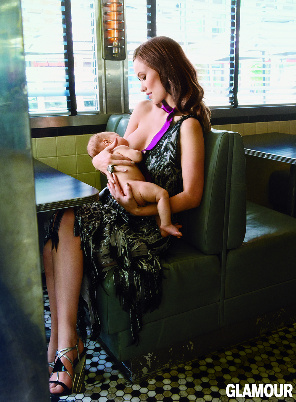 Olivia Wilde breastfeeds her son, Otis, in a new issue of Glamour