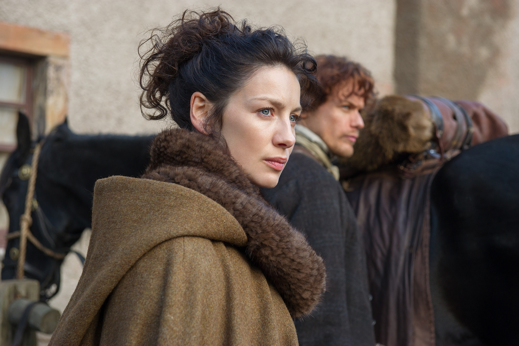 (L-R): Caitriona Balfe as Claire Fraser and Sam Heughan as Jamie Fraser in <em>Outlander</em> (Neil Davidson—© 2014 Sony Pictures Television)