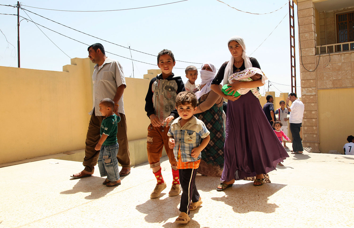Displaced families from the minority Yazidi sect, fleeing the violence in the Iraqi town of Sinjar, west of Mosul, arrive at Dohuk province, Aug. 4, 2014 (Ari Jalal—Reuters)