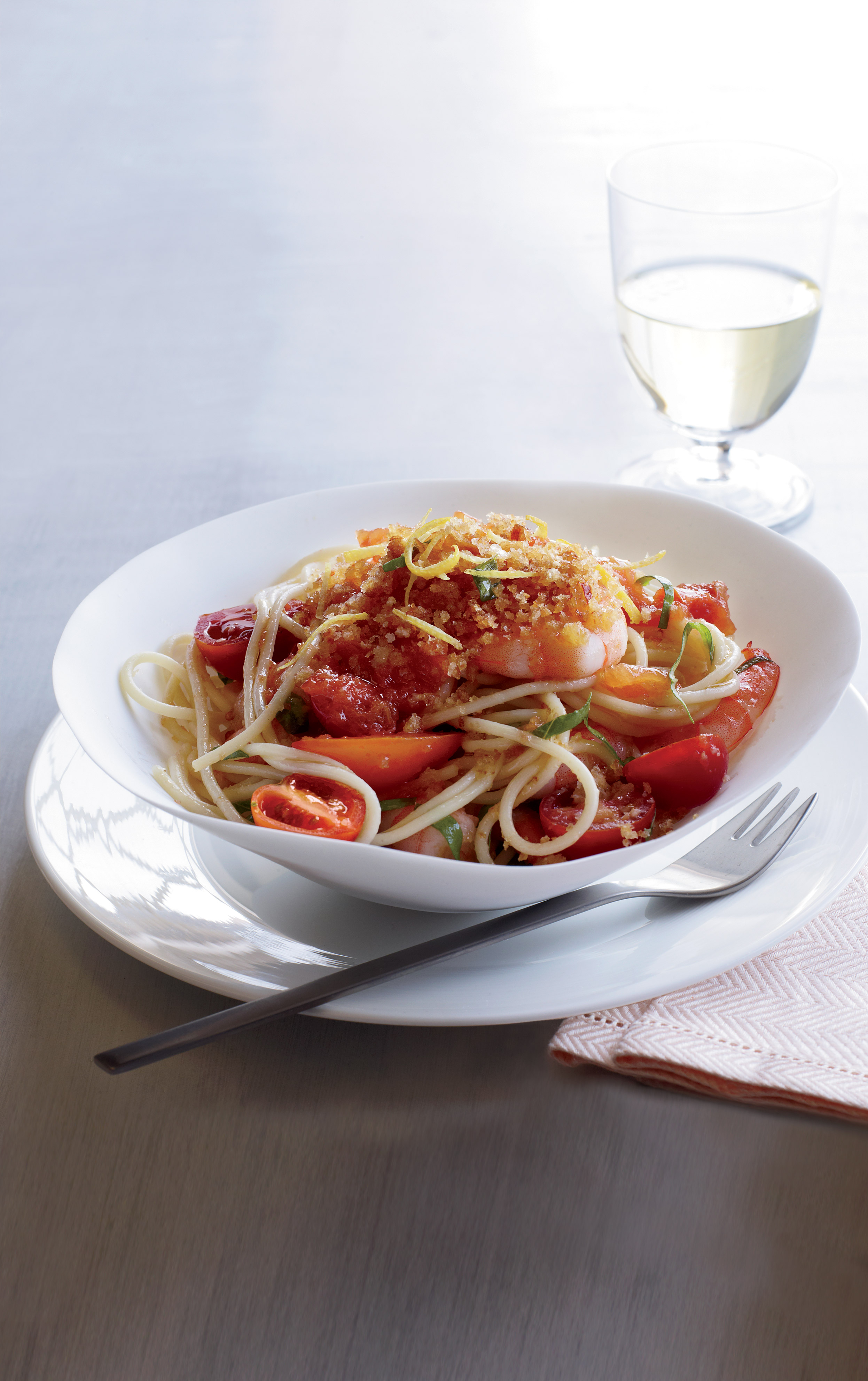 Spaghettini with Shrimp, Tomatoes and Chile Crumbs
                              Dan Kluger adds crunch to this delicious shrimp and summer tomato pasta with crisp lemon-chile crumbs.
                              Recipe