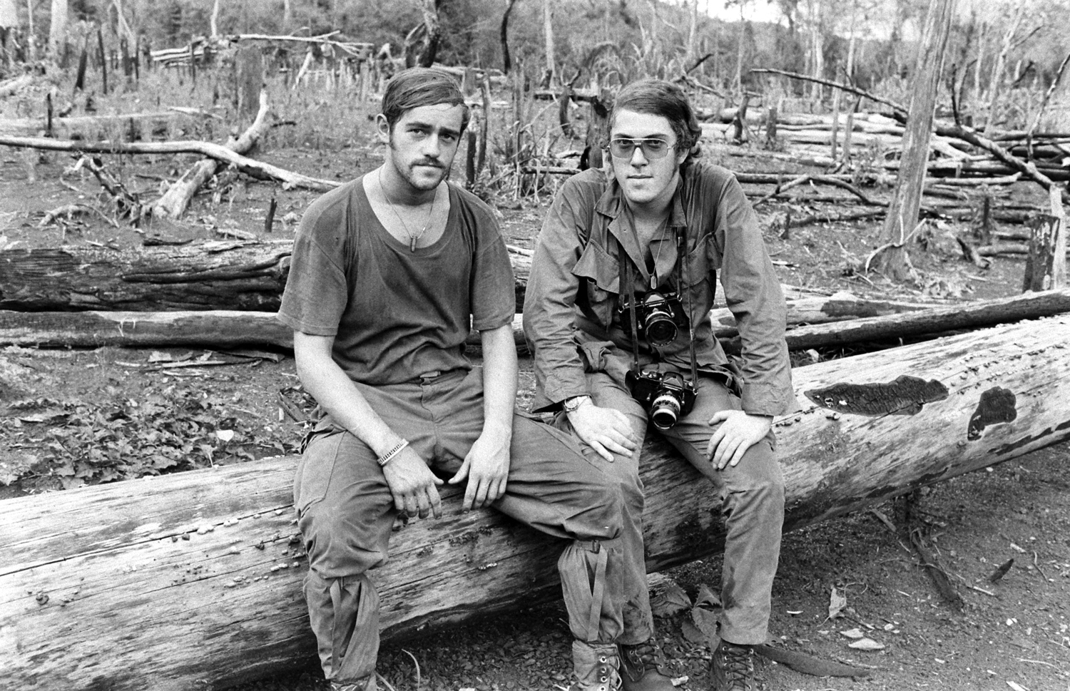 LIFE photographer John Olson (right) and Sgt. Mike Ball in Vietnam, 1971.