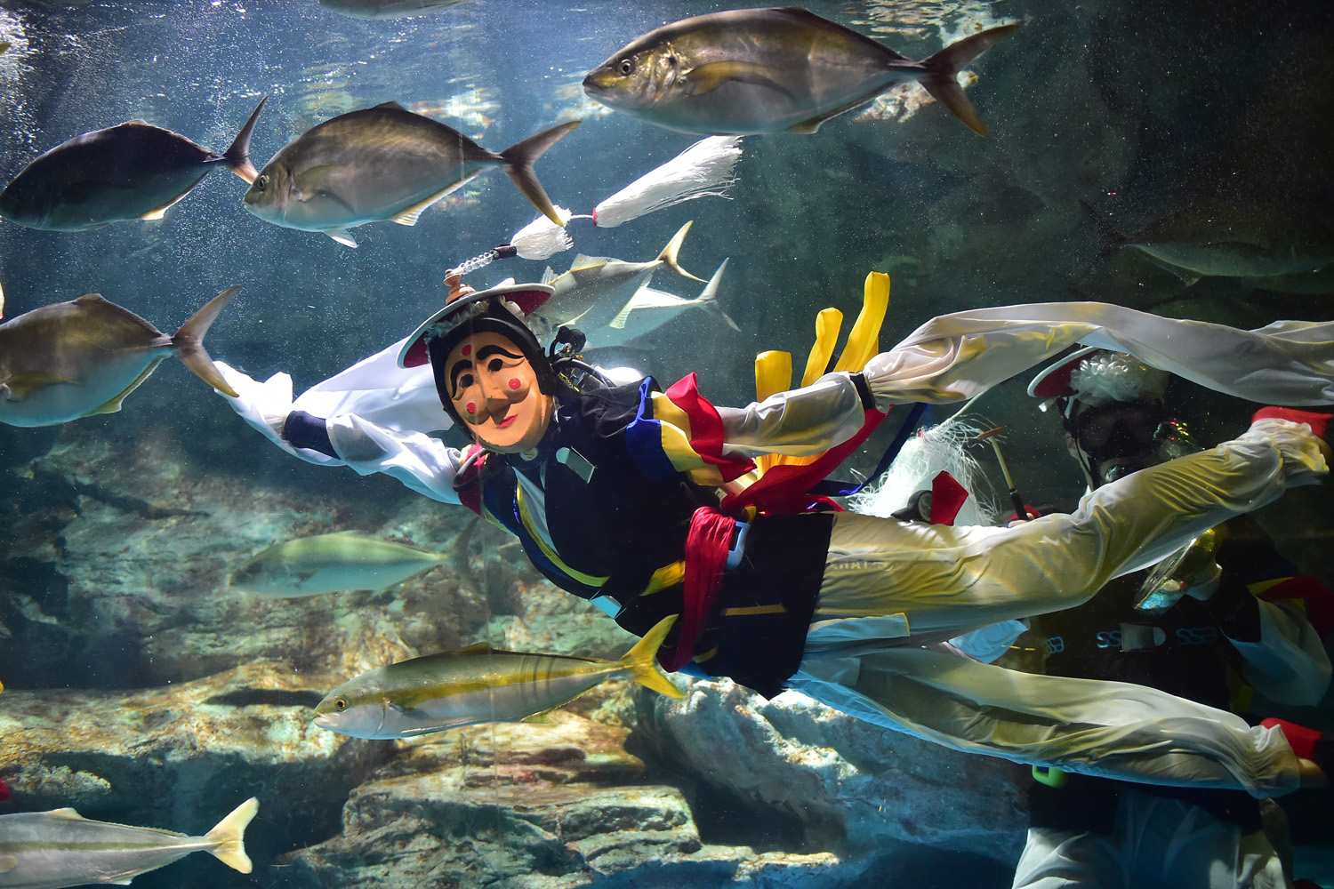 A South Korean diver performs a traditional masked dance to promote an event to celebrate the upcoming Chuseok holiday at an aquarium in Seoul on Sept.1, 2014.