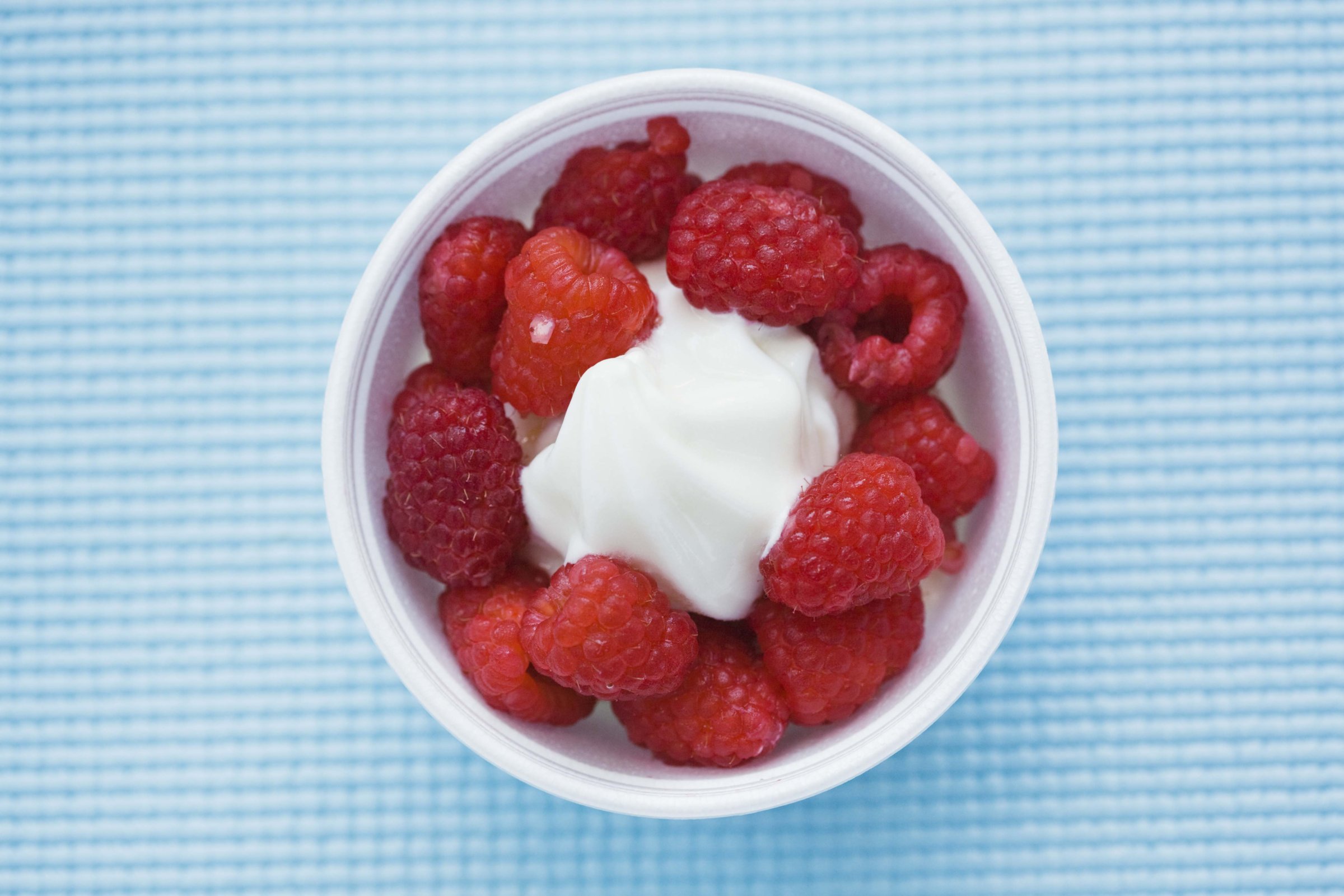 Yogurt with raspberries