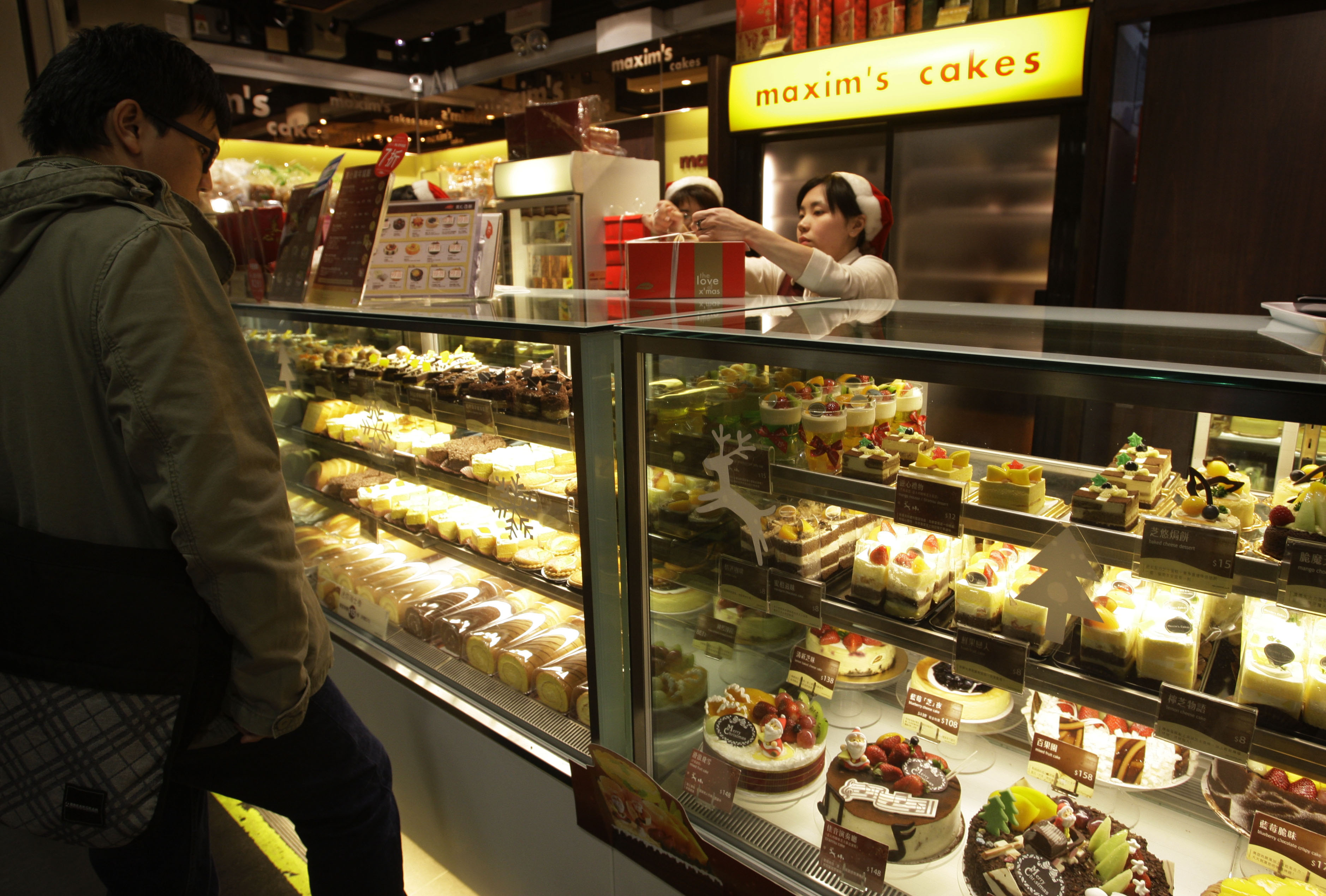 A man buys a cake from Maxim's Cakes in Mongkok, Hong Kong, in this file photo from Dec. 18, 2008 (Kin Cheung—AP)