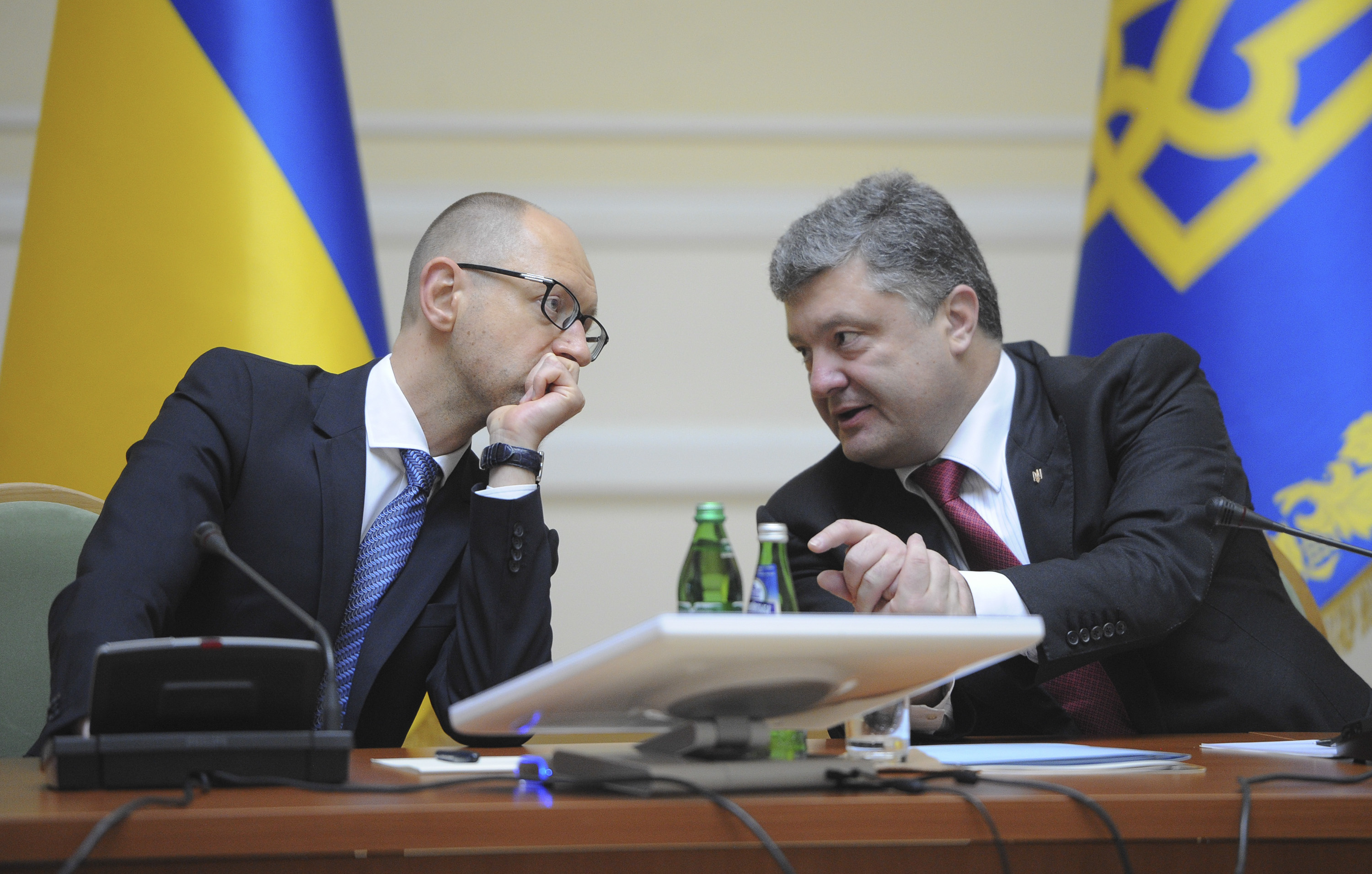 Ukrainian President Petro Poroshenko, right, talks with Prime Minister Arseniy Yatsenyuk in Kiev, Ukraine,  on Sept. 10, 2014. Poroshenko promised on that day to introduce to parliament as early as next week a bill that would offer greater autonomy to rebellious regions in the pro-Russia eastern regions, where separatists have been battling government troops for almost five months (Andrew Kravchenko—AP)