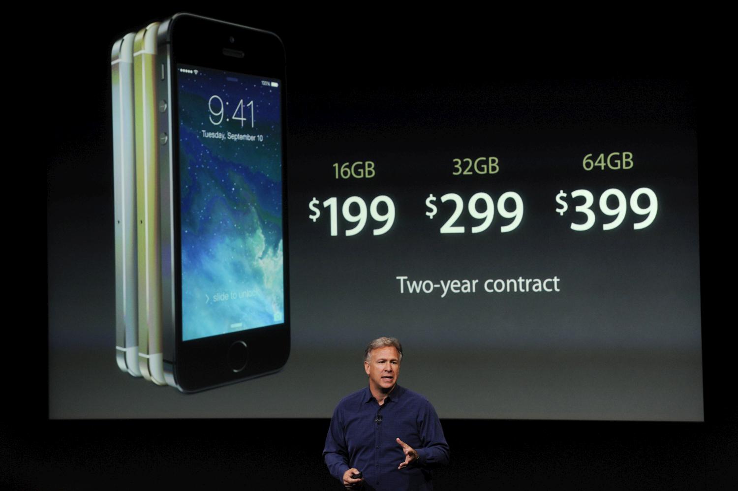 Apple SVP Phil Schiller talks about the iPhone 5s at its September 2013 unveiling. (David Paul Morris--Bloomberg/Getty Images)