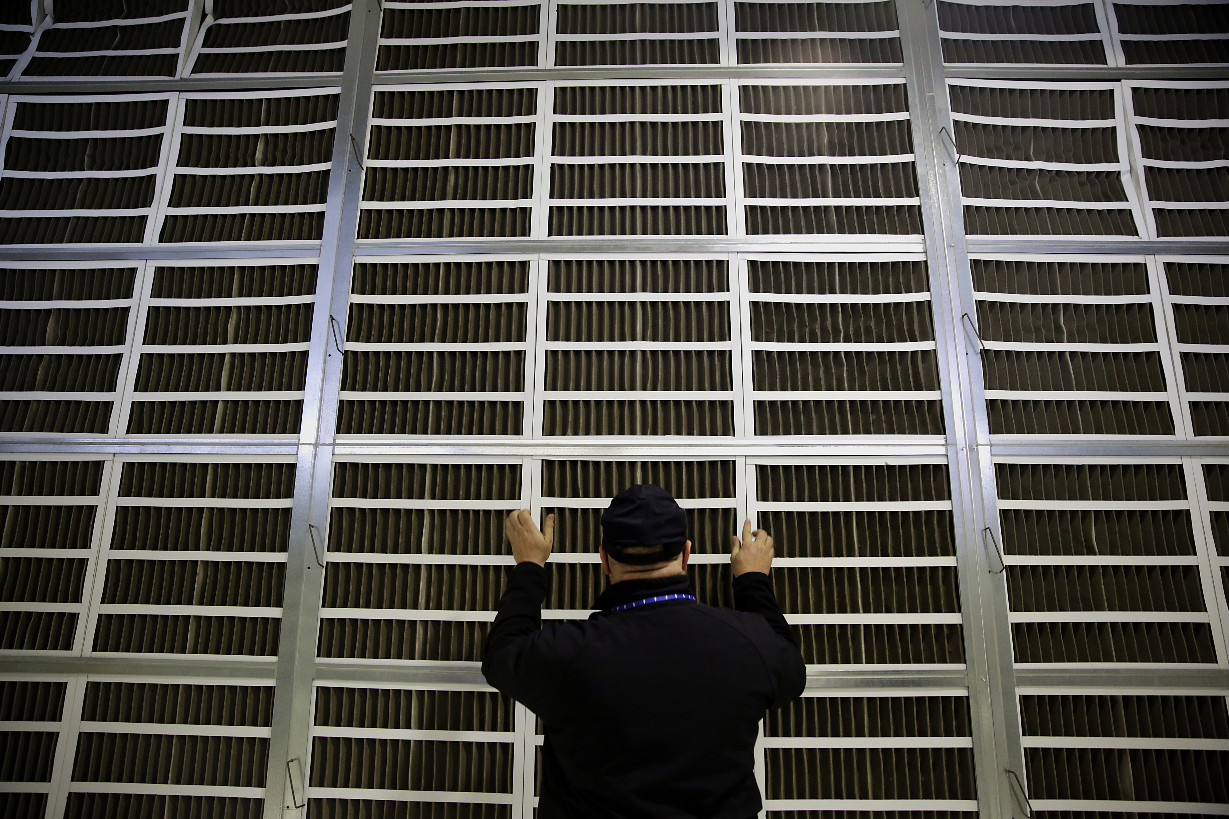 Operations inside the Facebook data center (Bloomberg/Getty Images)