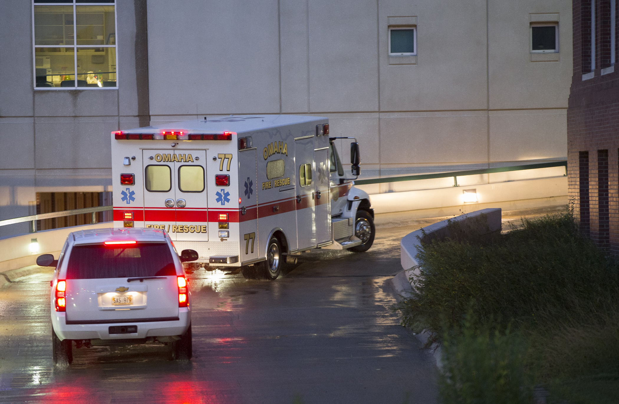 The ambulance transporting Dr. Rick Sacra, 51, who was infected with Ebola while serving as an obstetrician in Liberia, arrives to the Nebraska Medical Center in Omaha, Neb., Sept. 5, 2014. (Nati Harnik—AP)