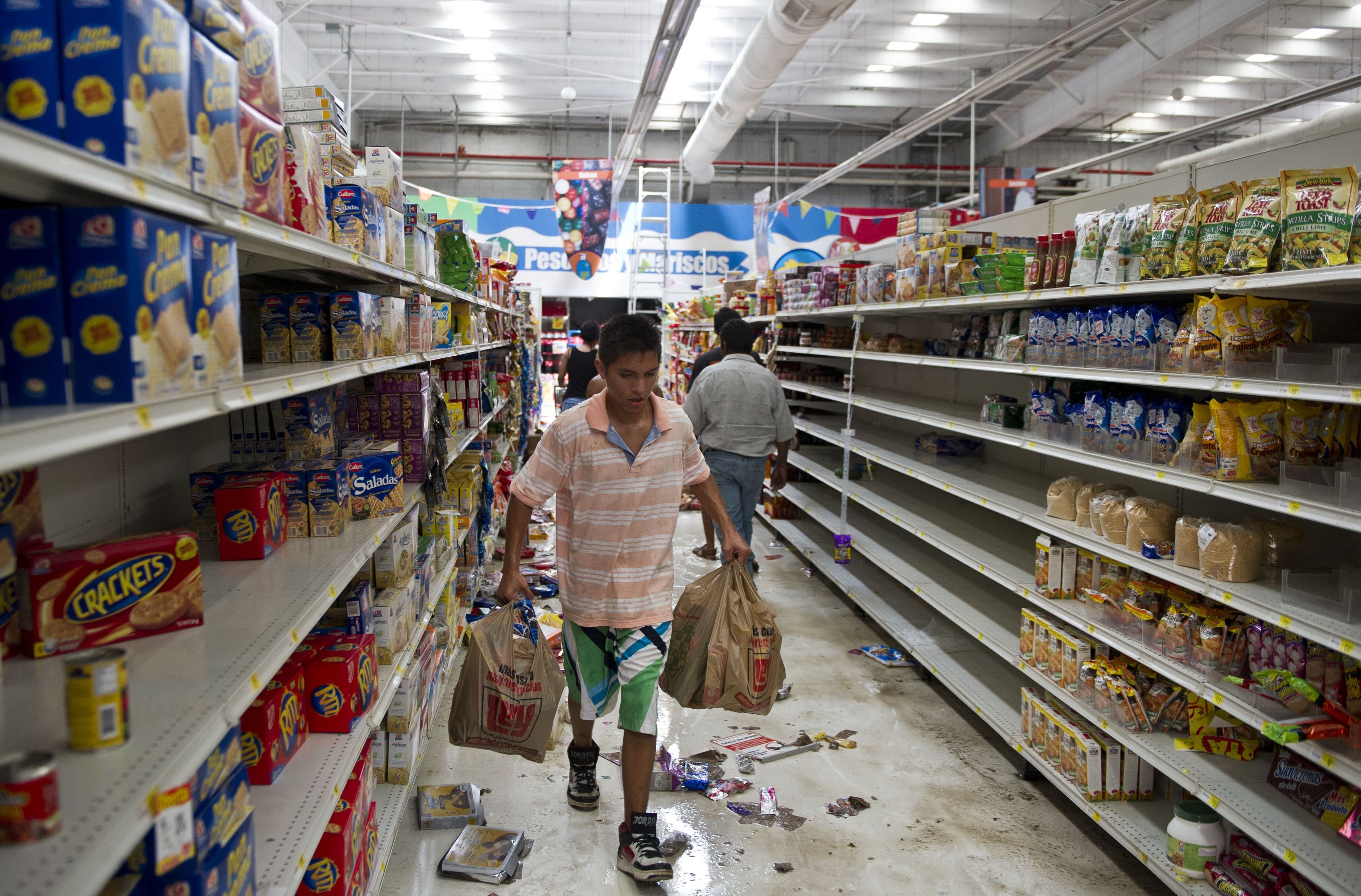 People loot a supermarket after hurricane Odile knocked down trees and power lines in San Jose del Cabo, Mexico on Sept. 15, 2014.