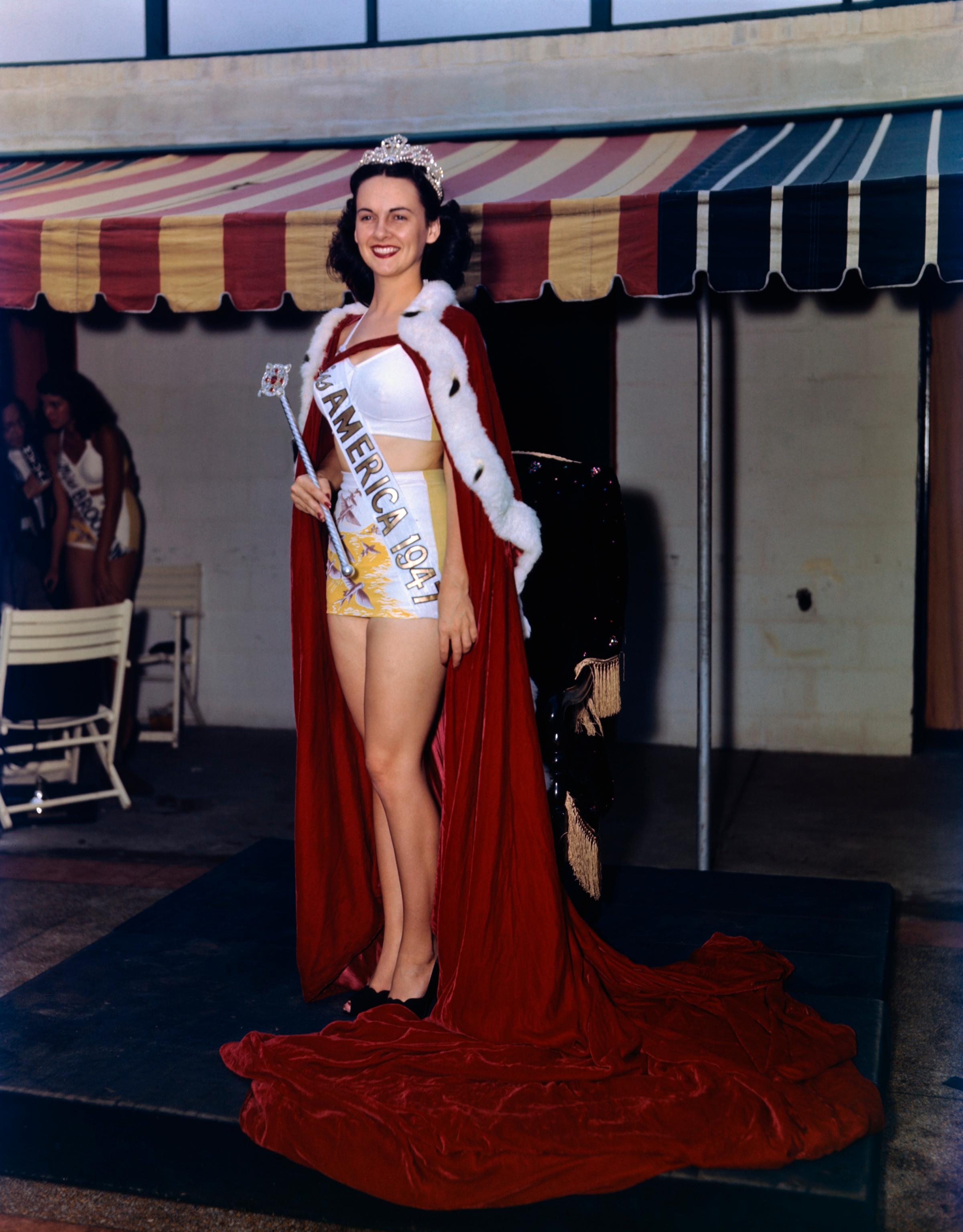 Barbara Jo Walker Wearing Miss America Crown