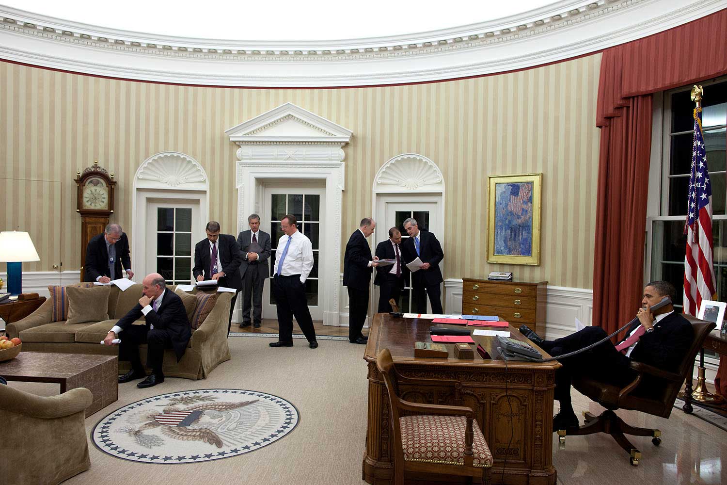 President Barack Obama talks on the phone with President Hosni Mubarak of Egypt in the Oval Office, Feb 1, 2011.