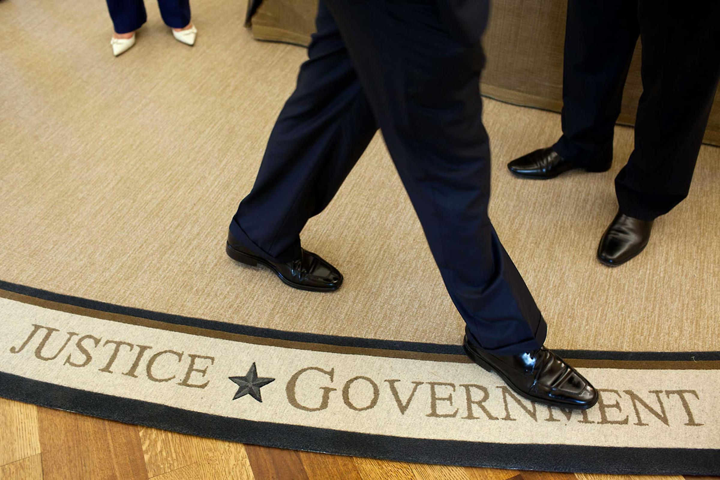 The President's feet, in foreground, with others staff following the bilateral meeting with President Hosni Mubarak of Egypt in the Oval Office, Sept. 1, 2010.