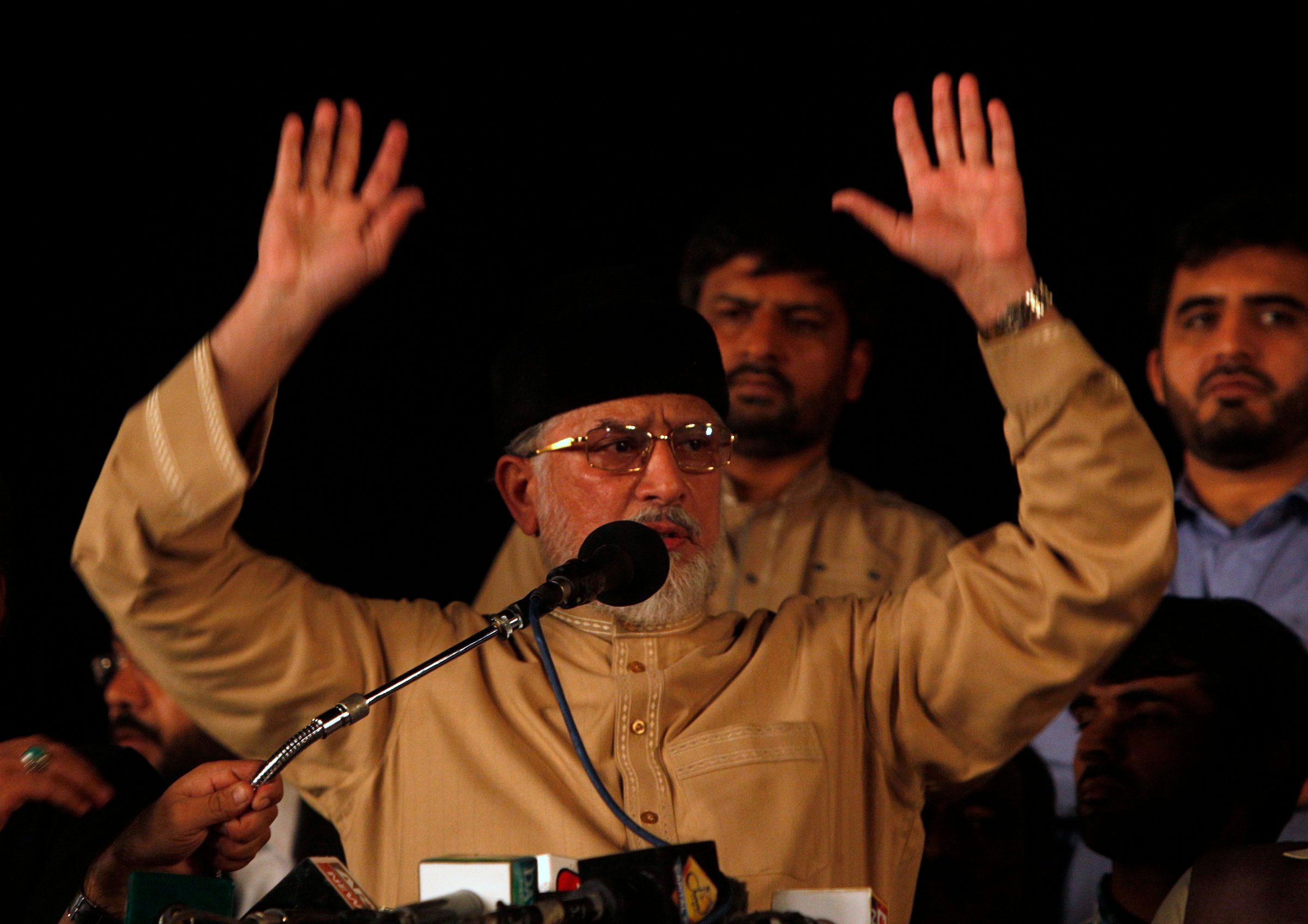Opposition leader Qadri addresses supporters in Islamabad