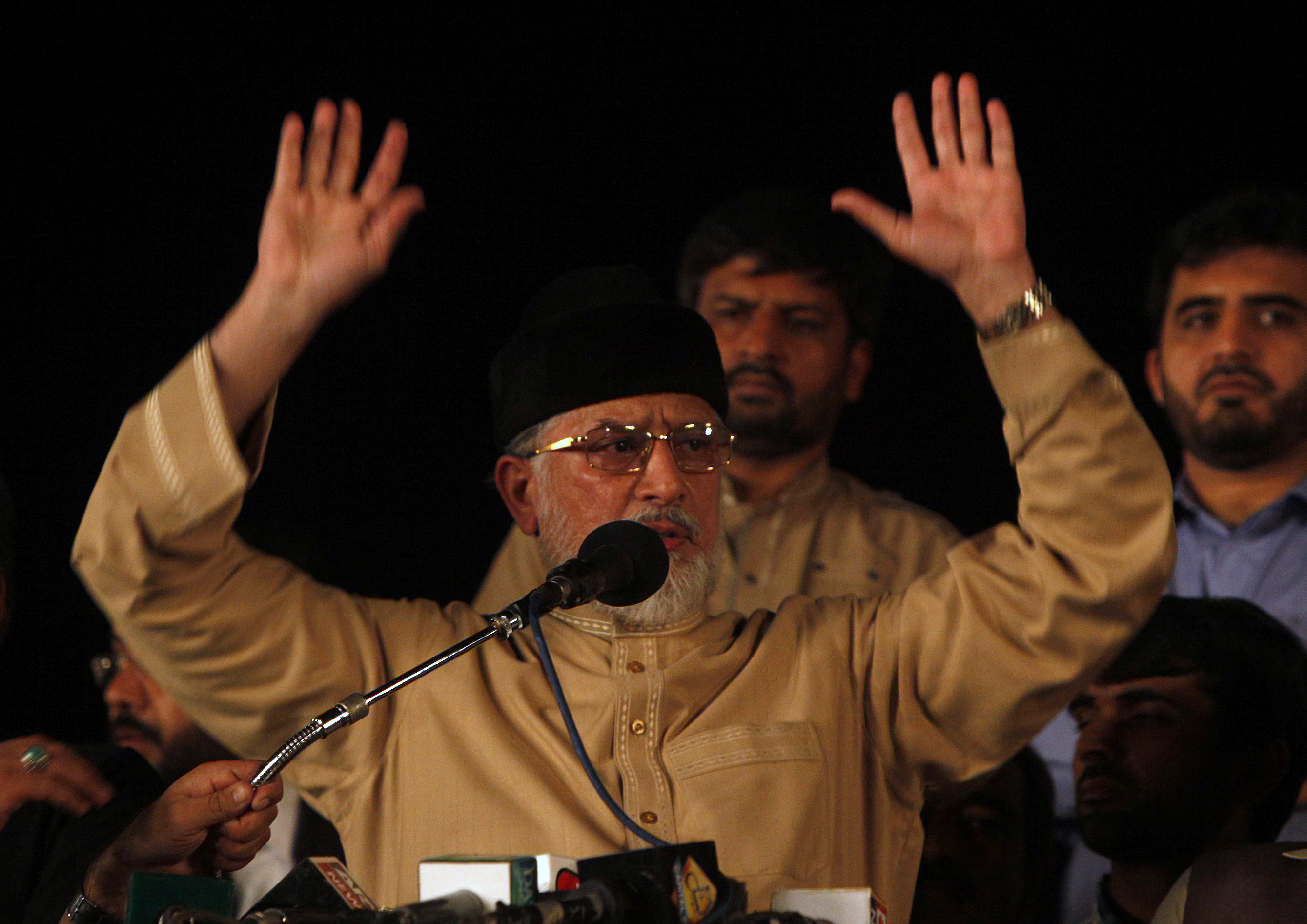 Opposition leader Qadri addresses supporters in Islamabad