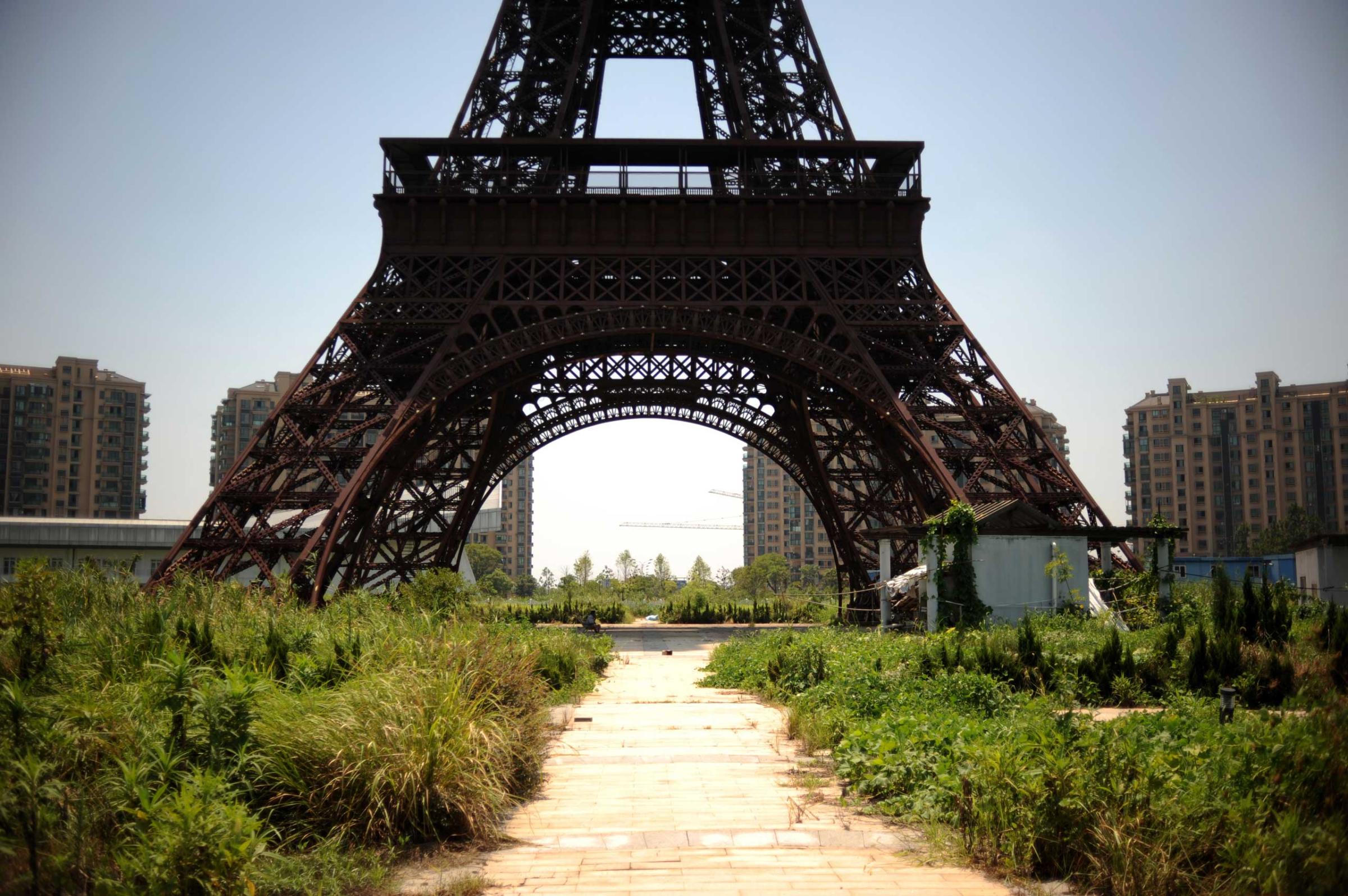 CHINA'S FAUX PARIS TURNS GHOST TOWN