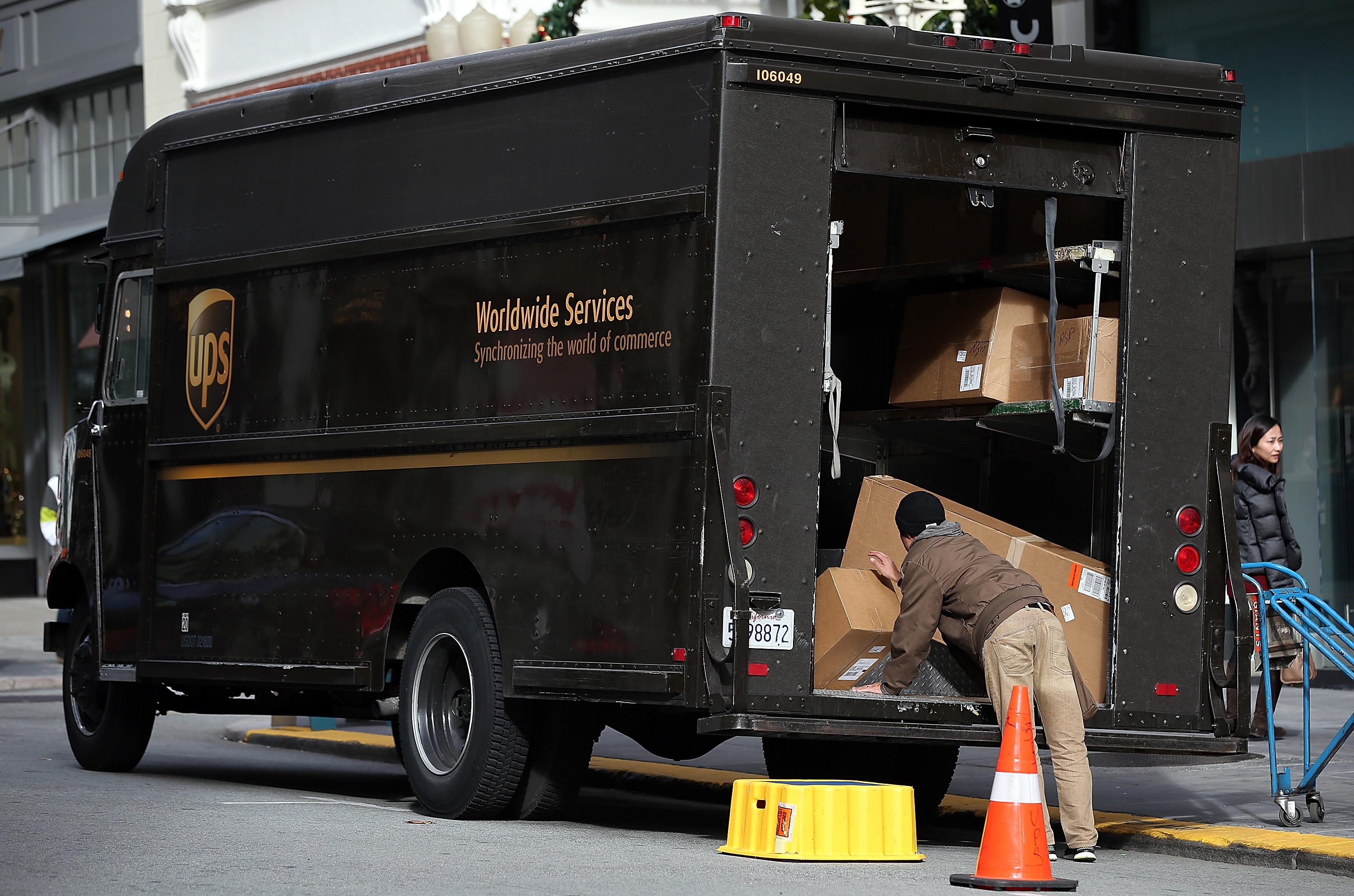 A UPS worker unloads packages from his truck on December 20, 2012 in San Francisco, California. (Justin Sullivan—Getty Images)