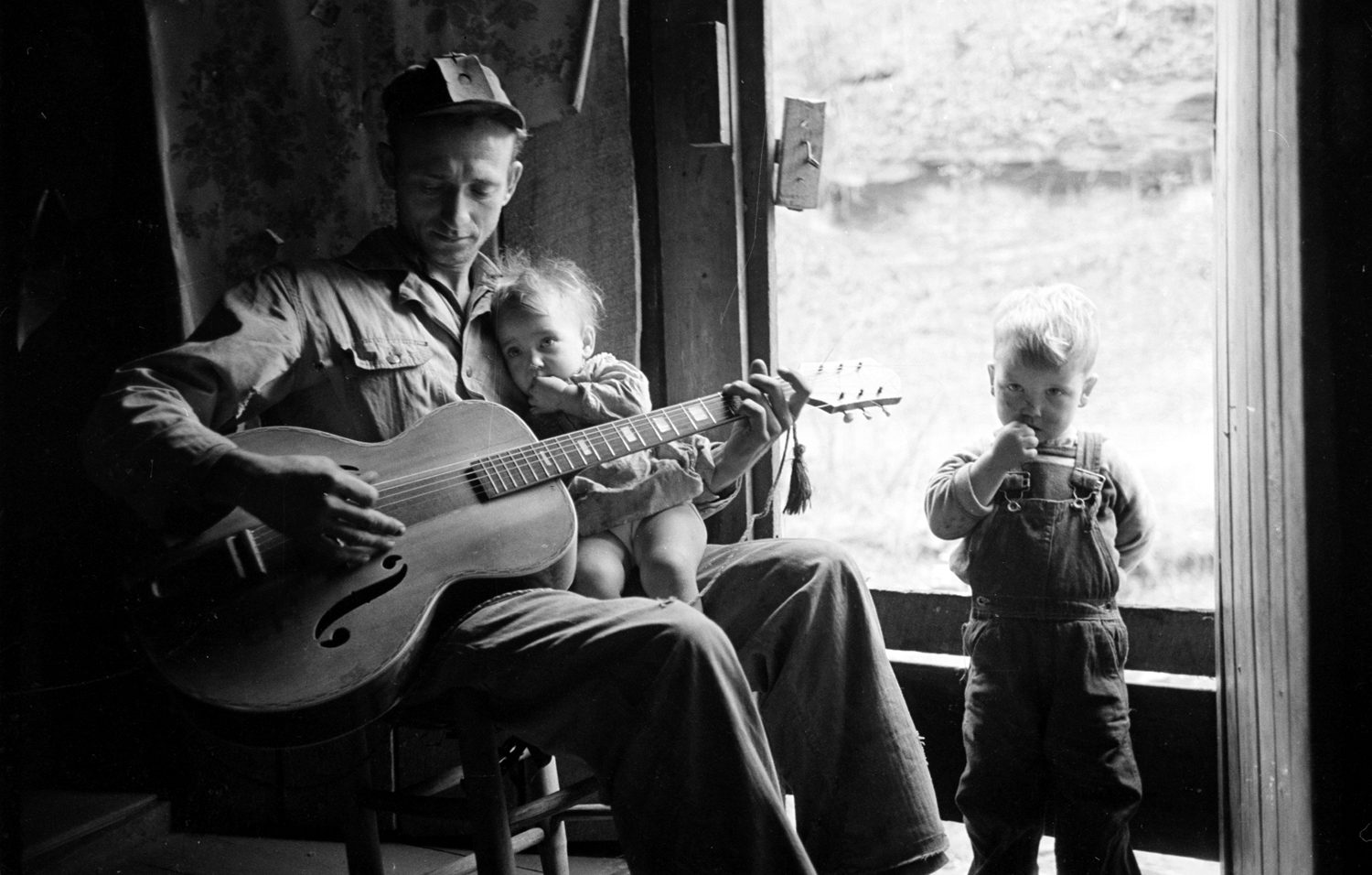 Family life in Leslie County's mountains has the warmth of a father singing to his children.