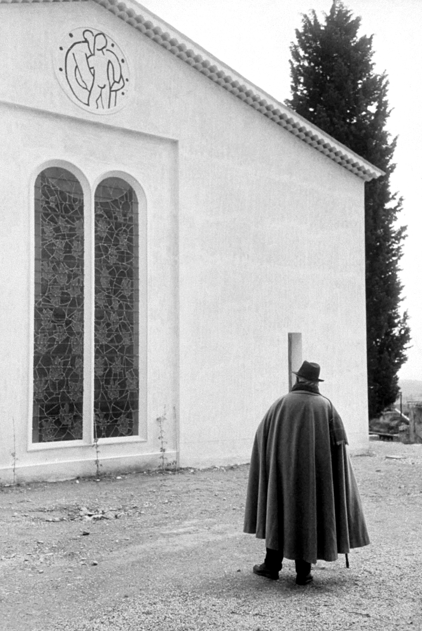 Henri Matisse outside the Chapelle du Rosaire de Vence (Chapel of the Rosary), France, 1951.