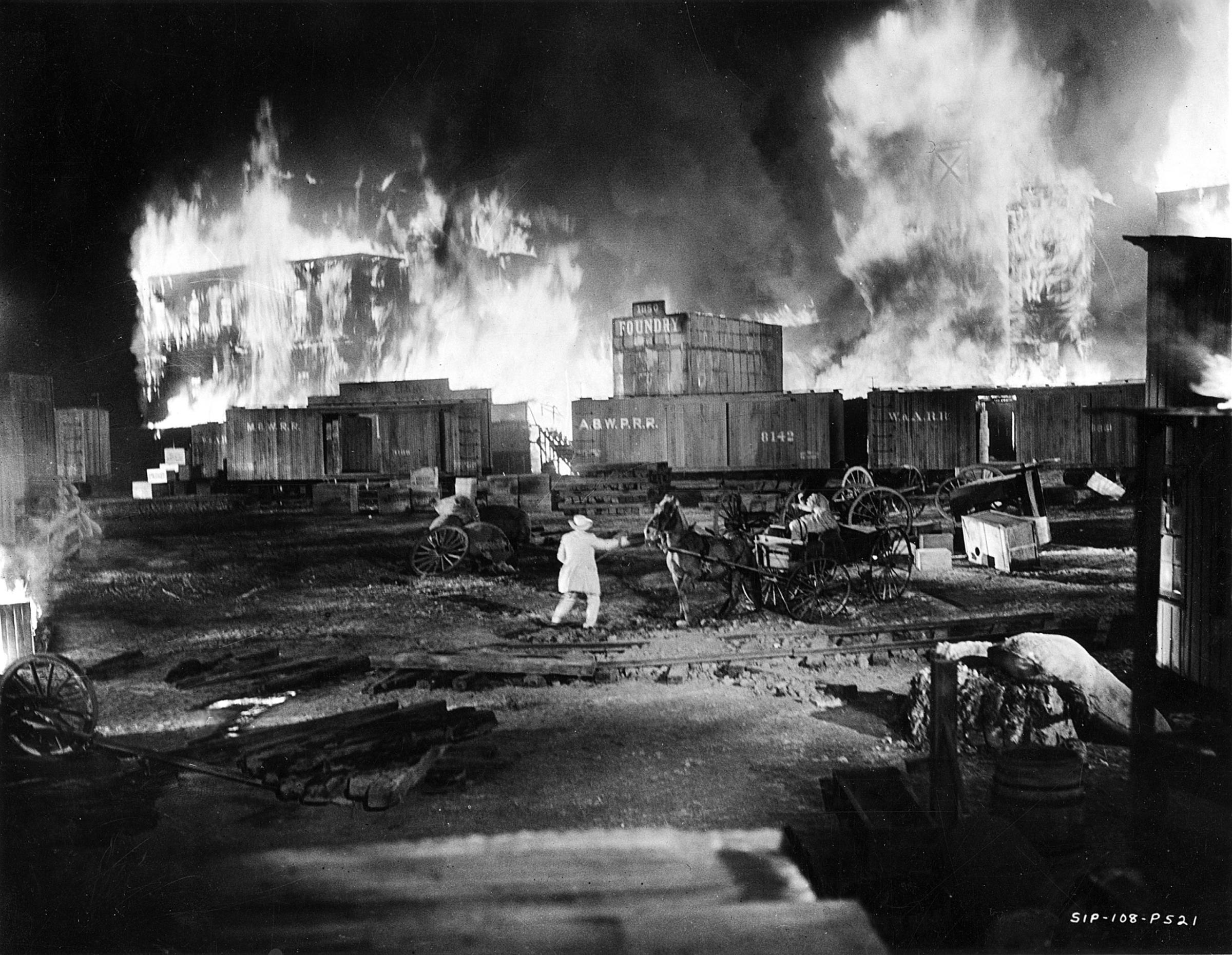 On December 10, 1939, with the supervision of the Los Angeles Fire Department, Selznick's Atlanta burned on a Culver City lot.