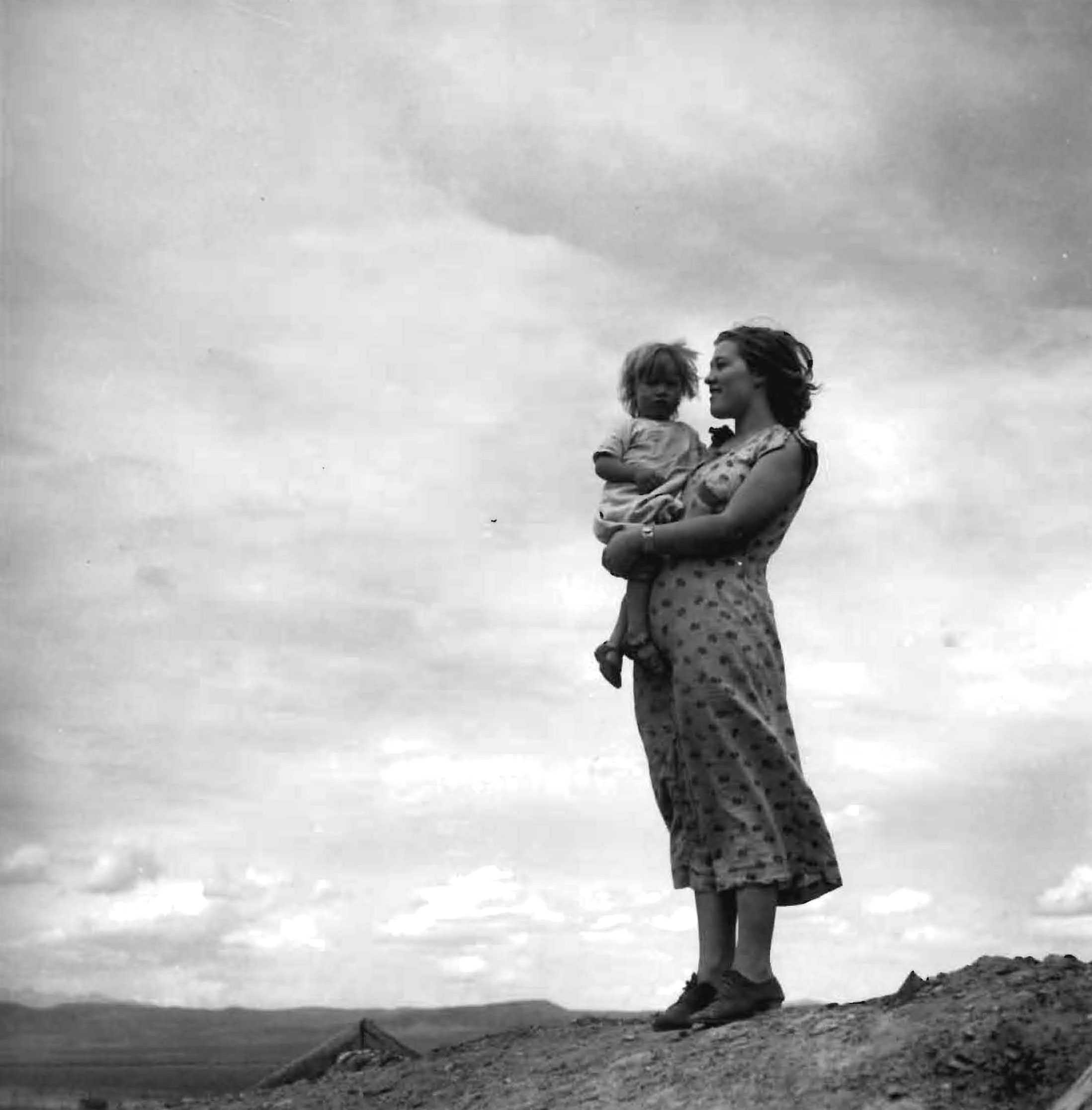 Children of family living on grazing land, Idaho, 1936