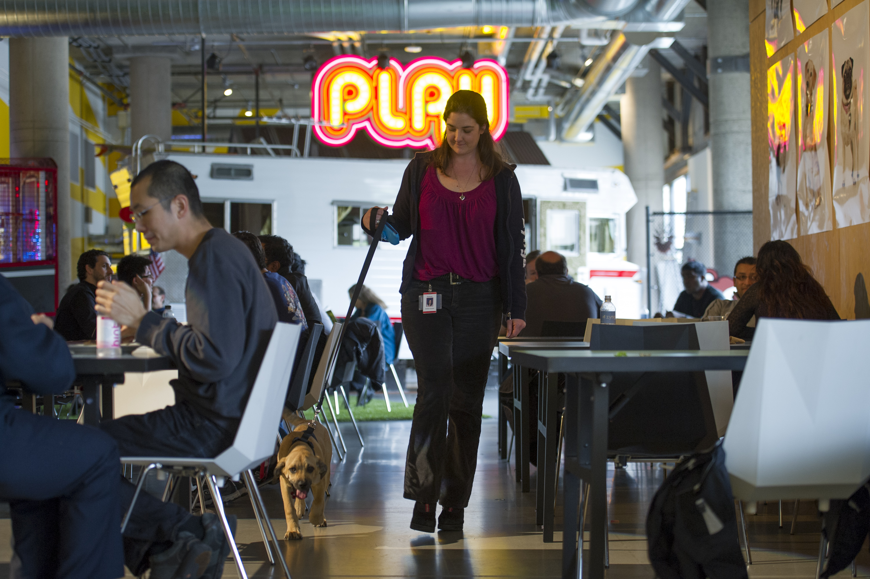 Zynga Inc. employees eat lunch at the company's headquarters in San Francisco, California. (Bloomberg&mdash;Bloomberg via Getty Images)