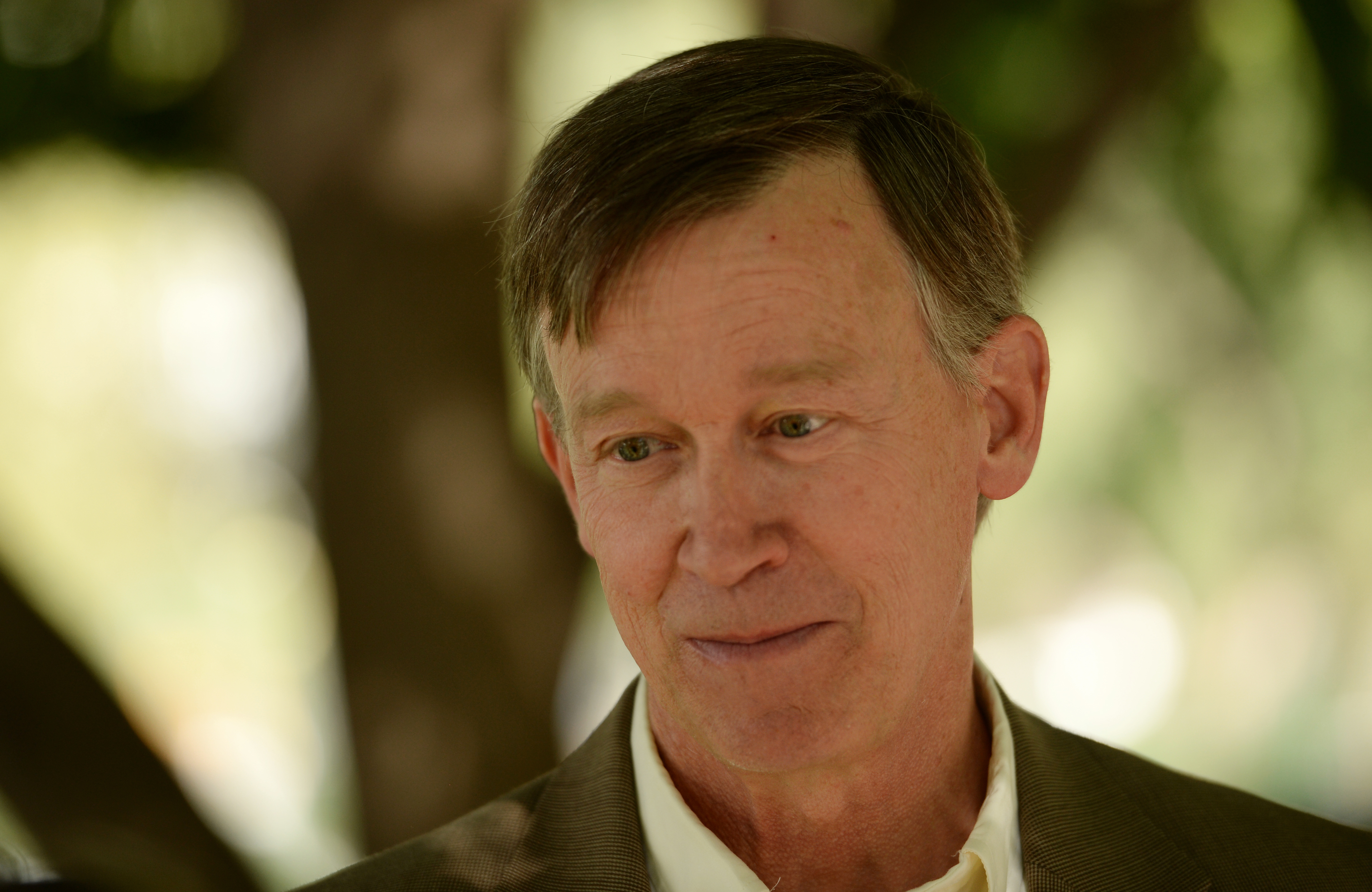Hickenlooper down in poll