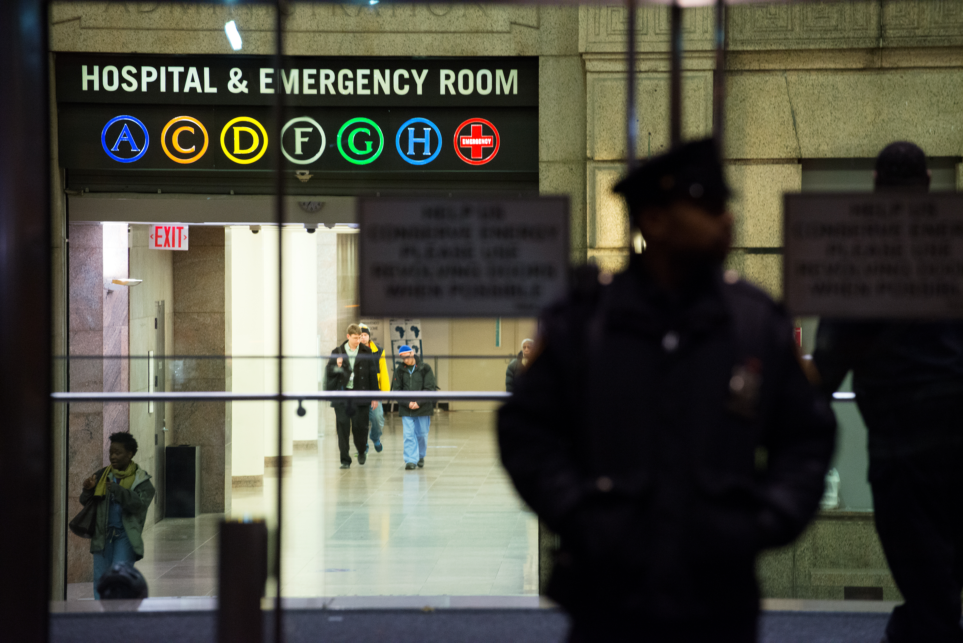 A New York City Police officer stands at the entrance to Bellevue Hospital October 23, 2014 in New York City. (Bryan Thomas—Getty Images)