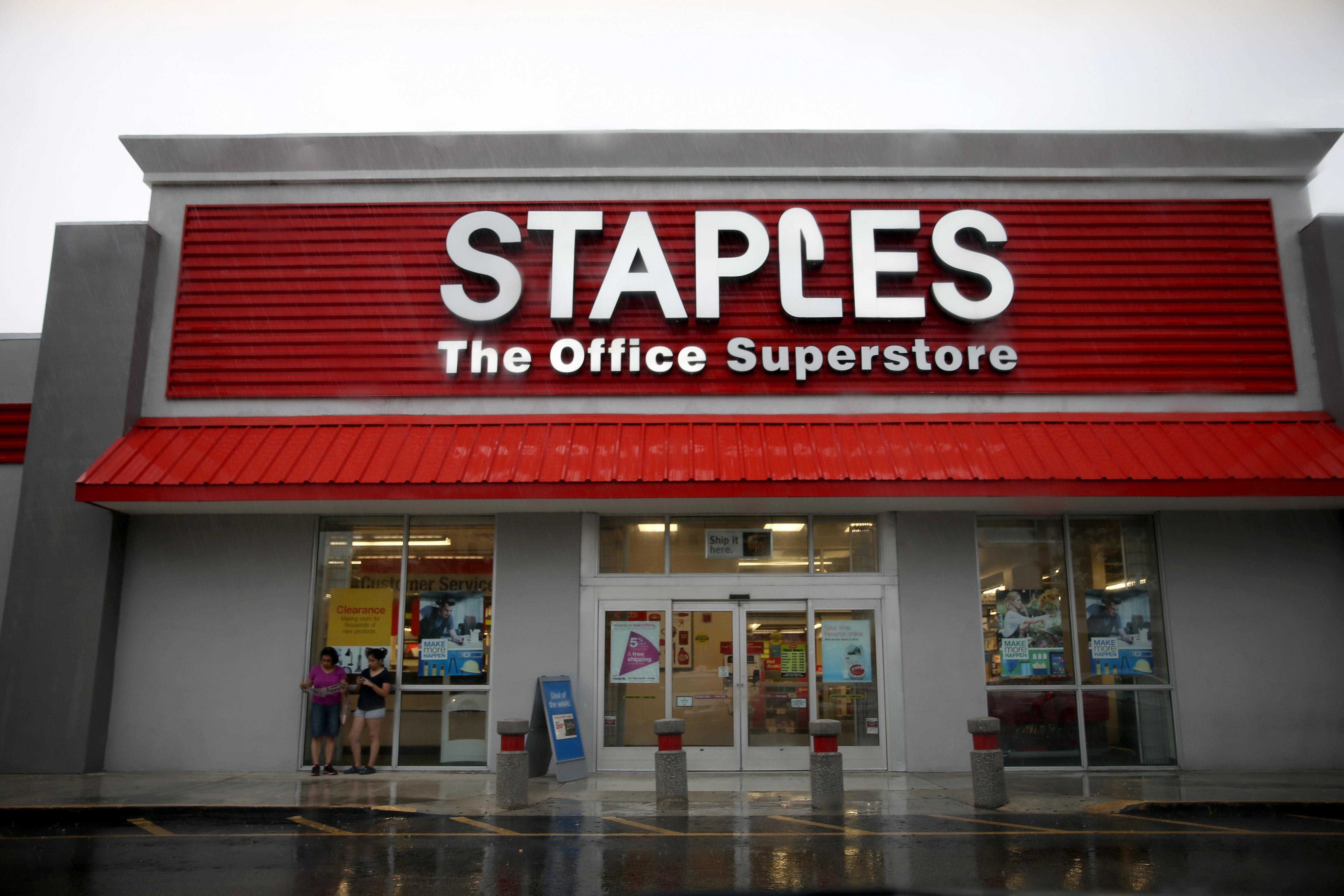A Staples store is seen on March 6, 2014 in Miami, Florida. (Joe Raedle—Getty Images)