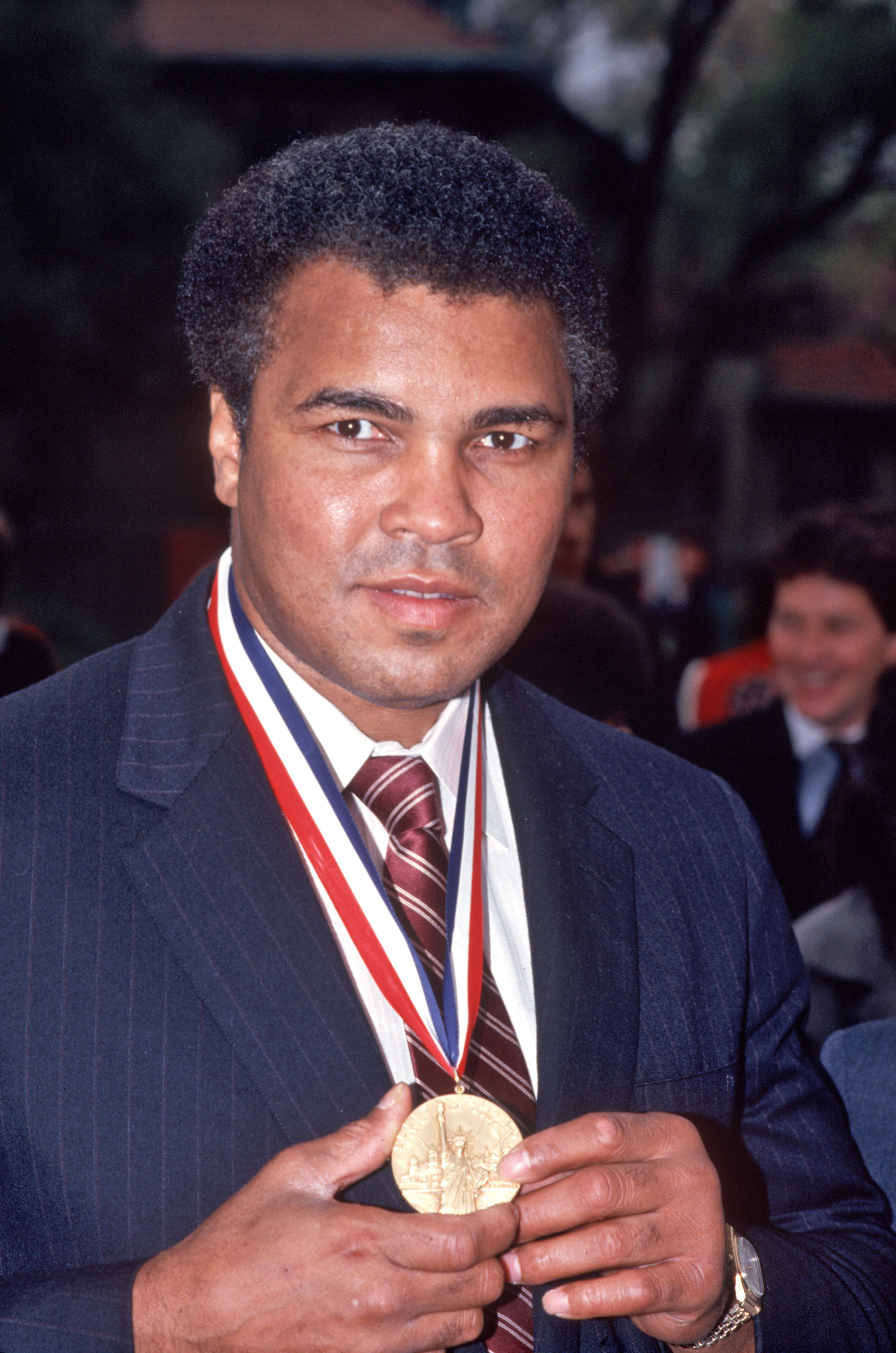 Muhammad Ali receives Medal of Freedom Award on Oct. 27, 1986.