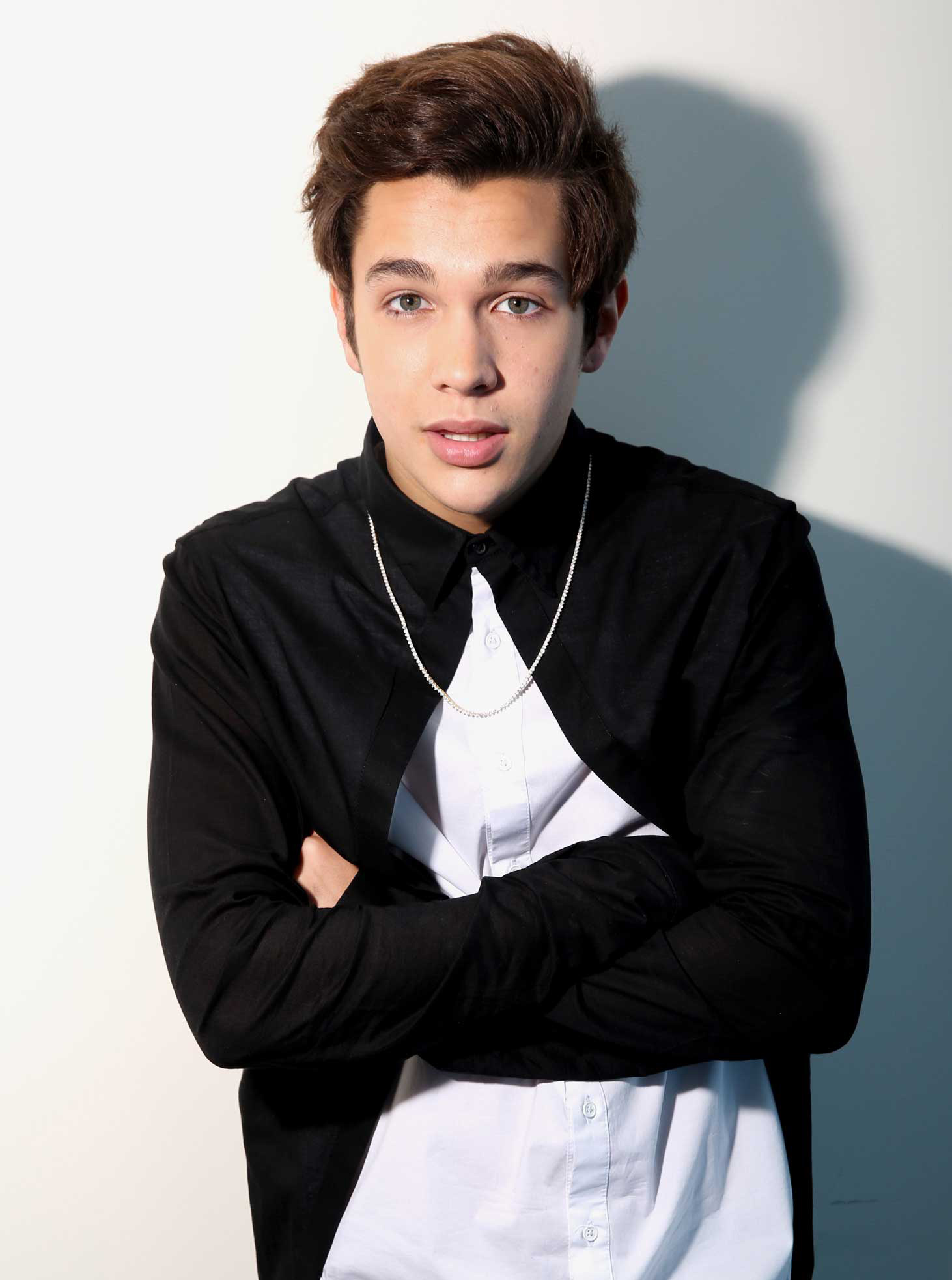 singer Austin Mahone poses for a portrait in Los Angeles. His EP "The Secret" released on May 23, 2014. (Photo by Matt Sayles/Invision/AP