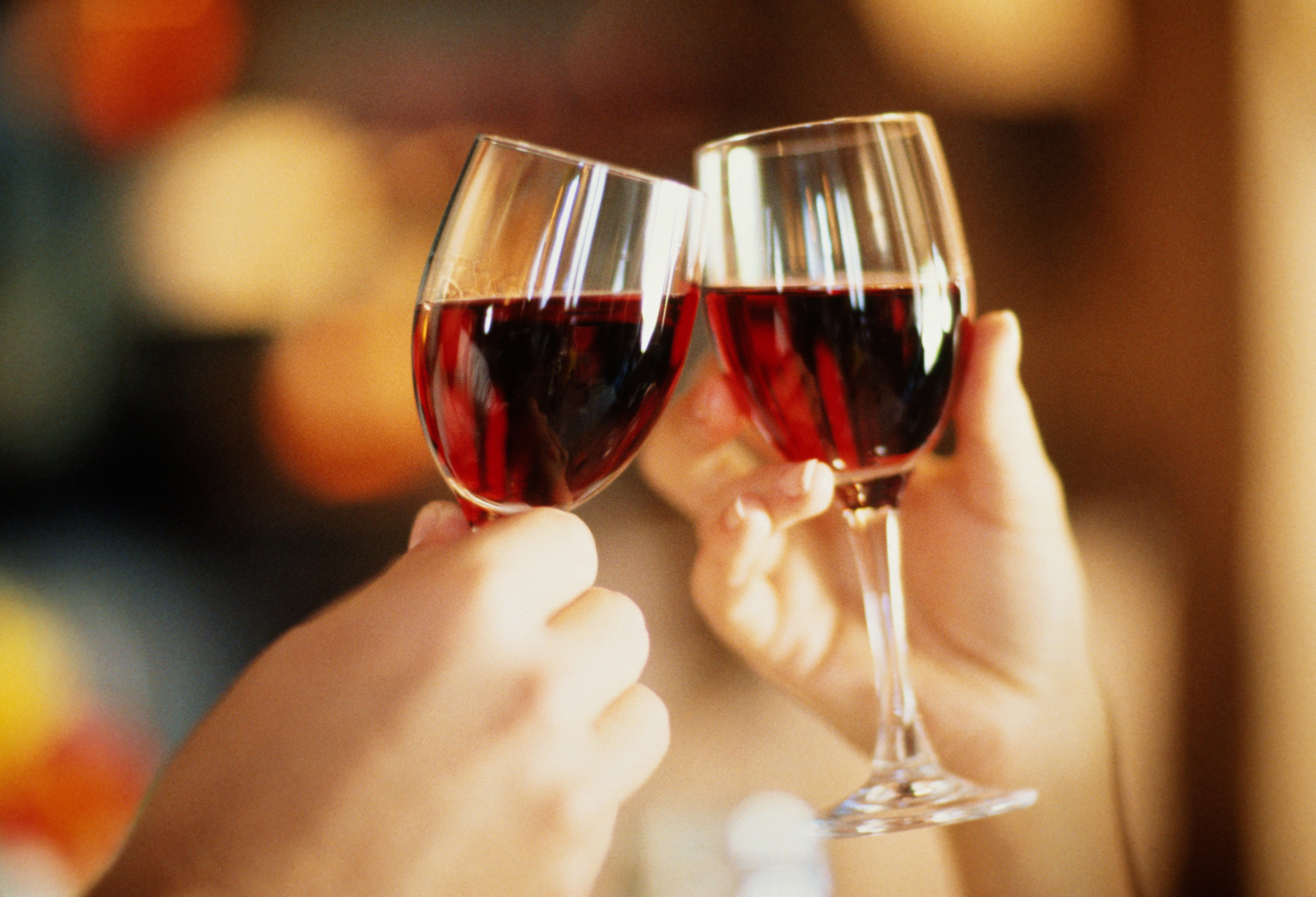 Toasting wine glasses (Getty Images)