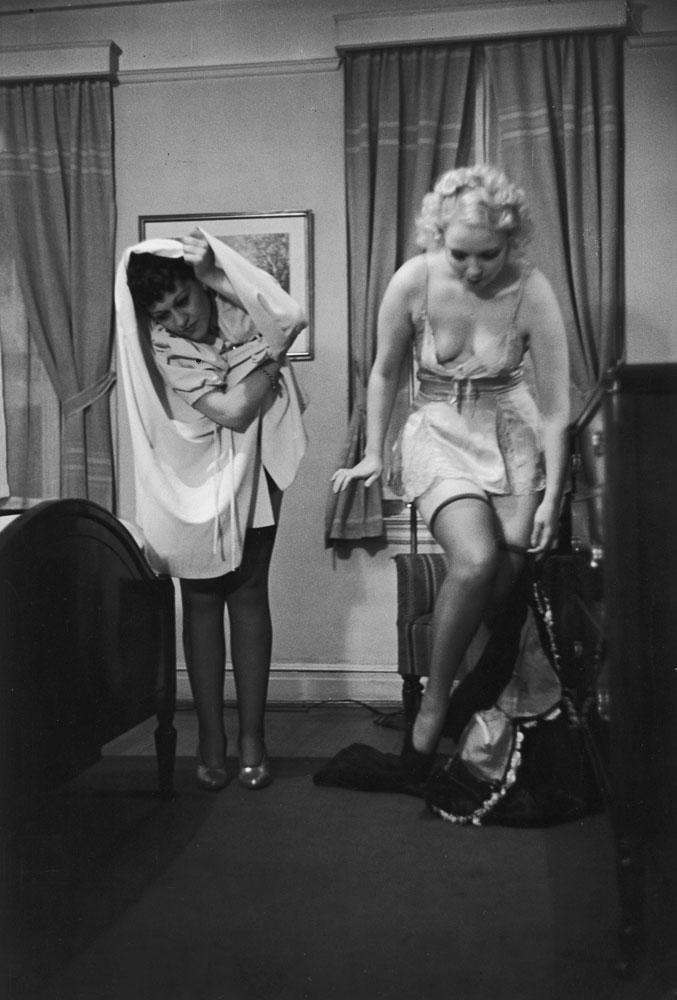 Burlesque star June St. Clair and Professor Connie Fonzlau demonstrate the right and wrong ways to disrobe at the Allen Gilbert School of Undressing in New York, 1937.