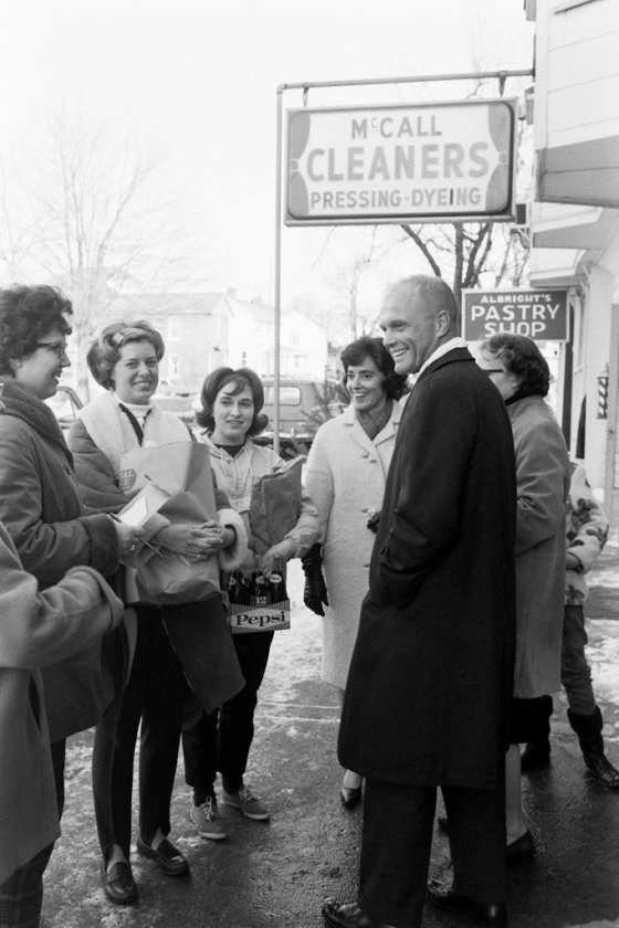 John and Annie Glenn campaign in Ohio, 1964.